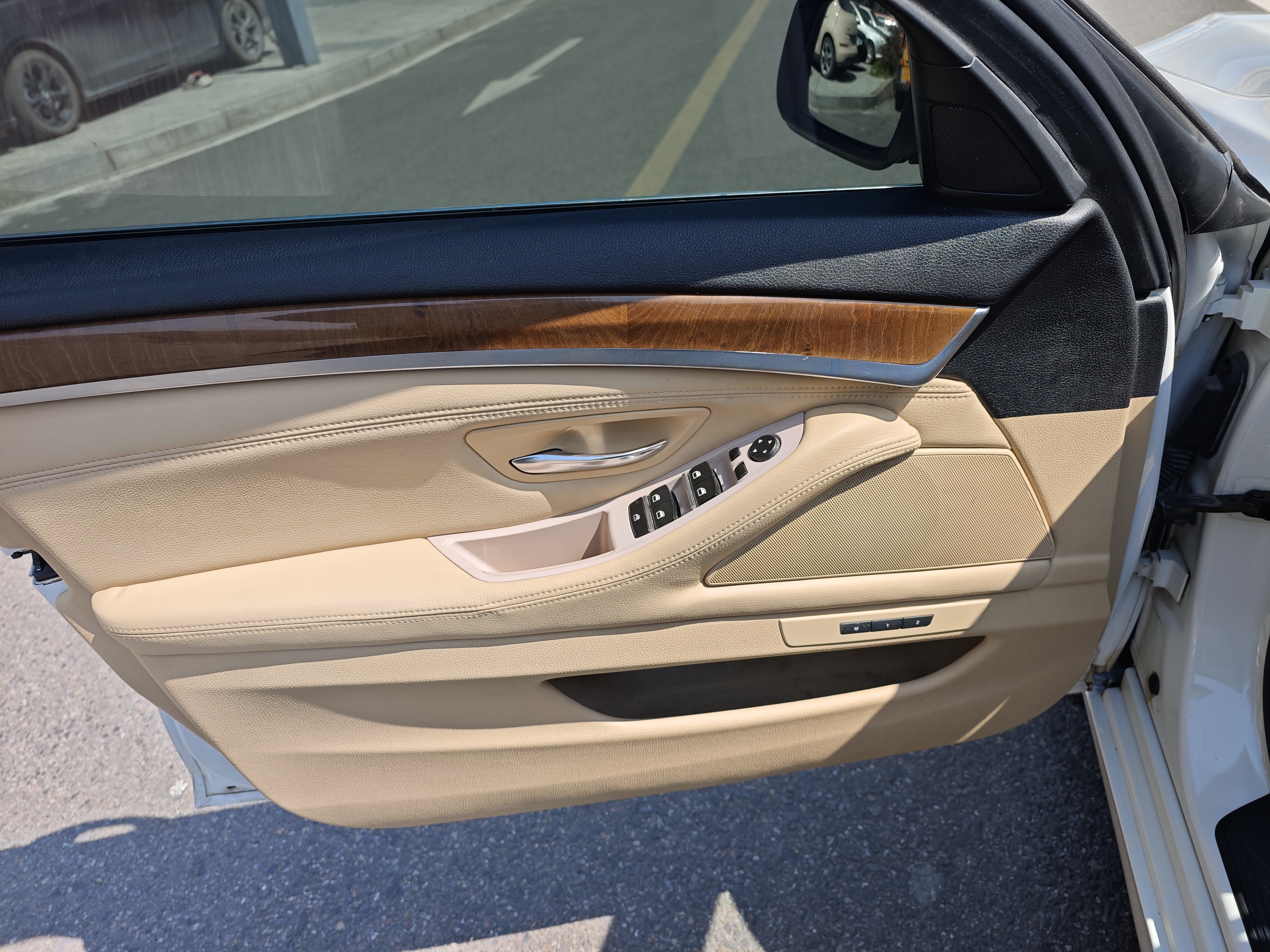 BMW 5 Series 2011 #9 BMW 5 Series 2011 car image #9