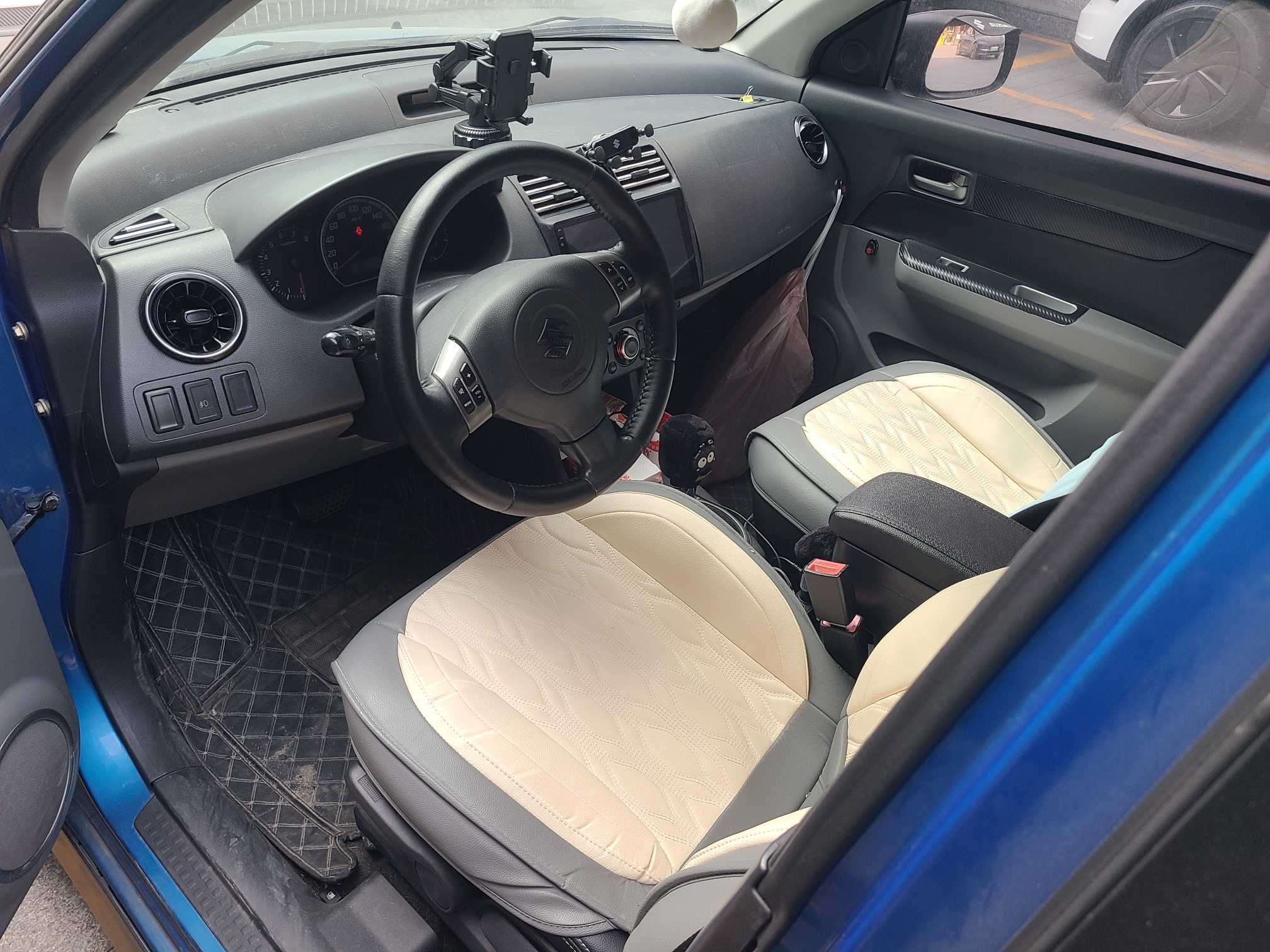 Suzuki Swift 2011 car image #9