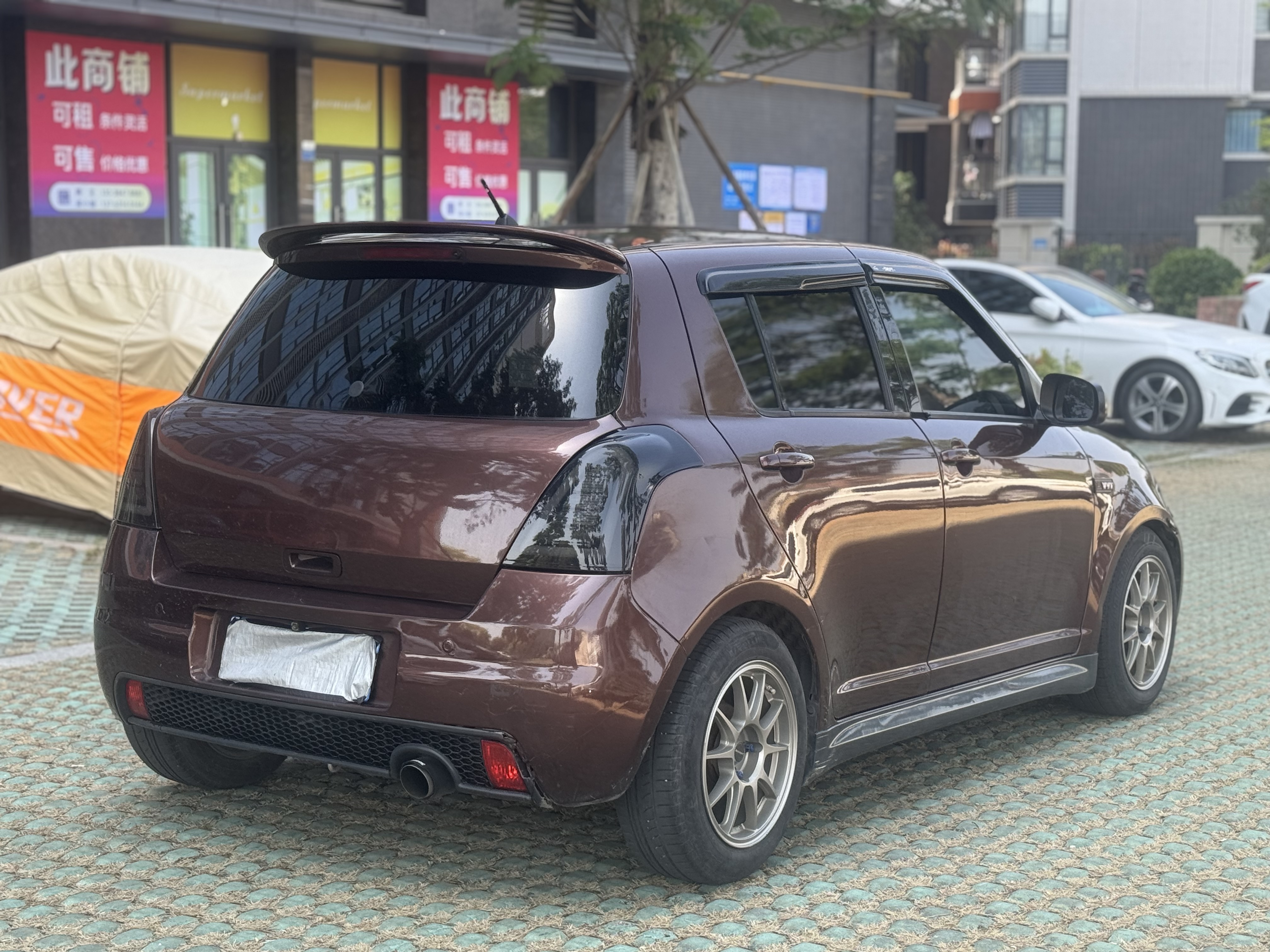 Suzuki Swift 2011 car image #9