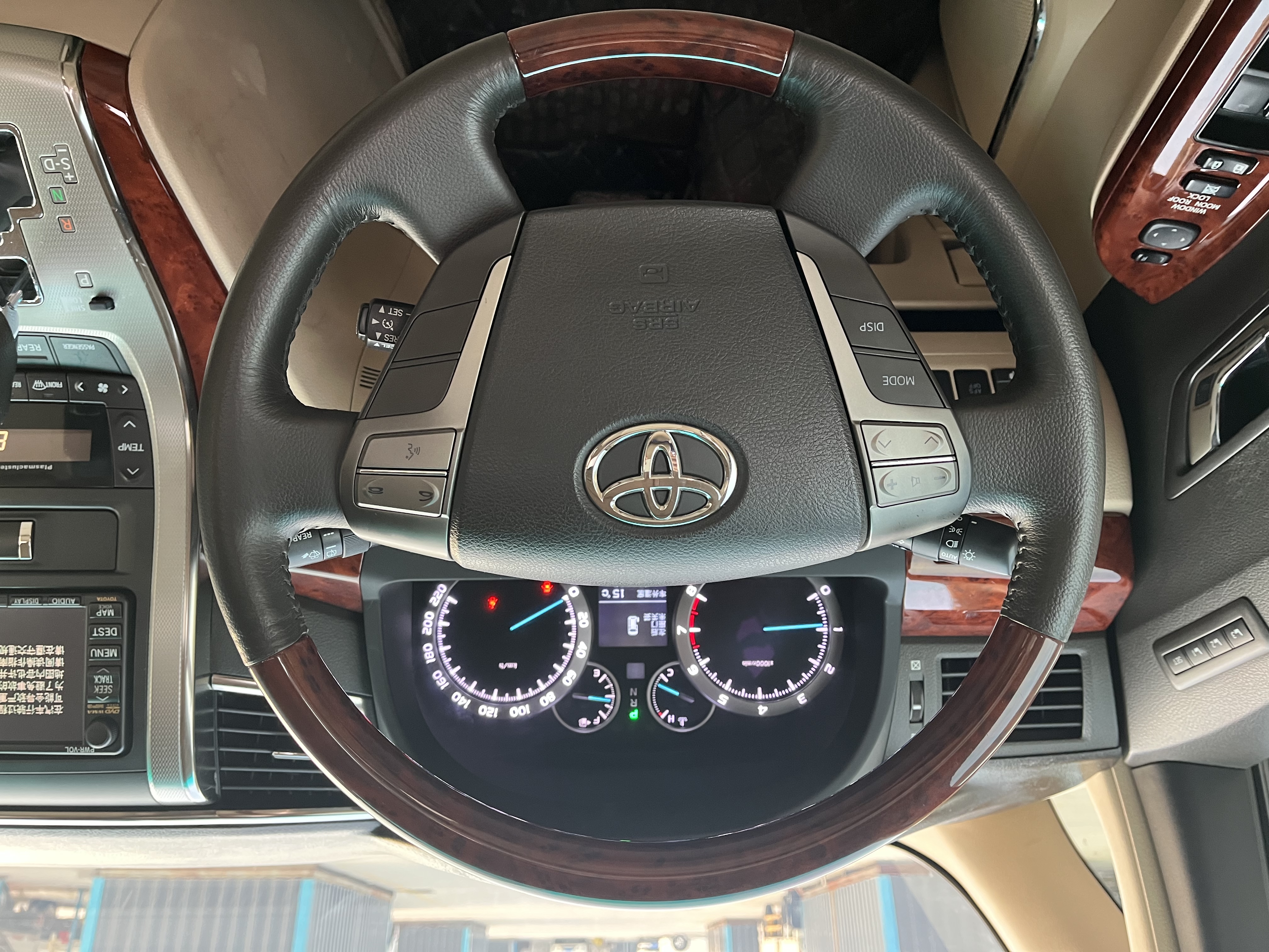 Toyota Alphard 2011 car image #9