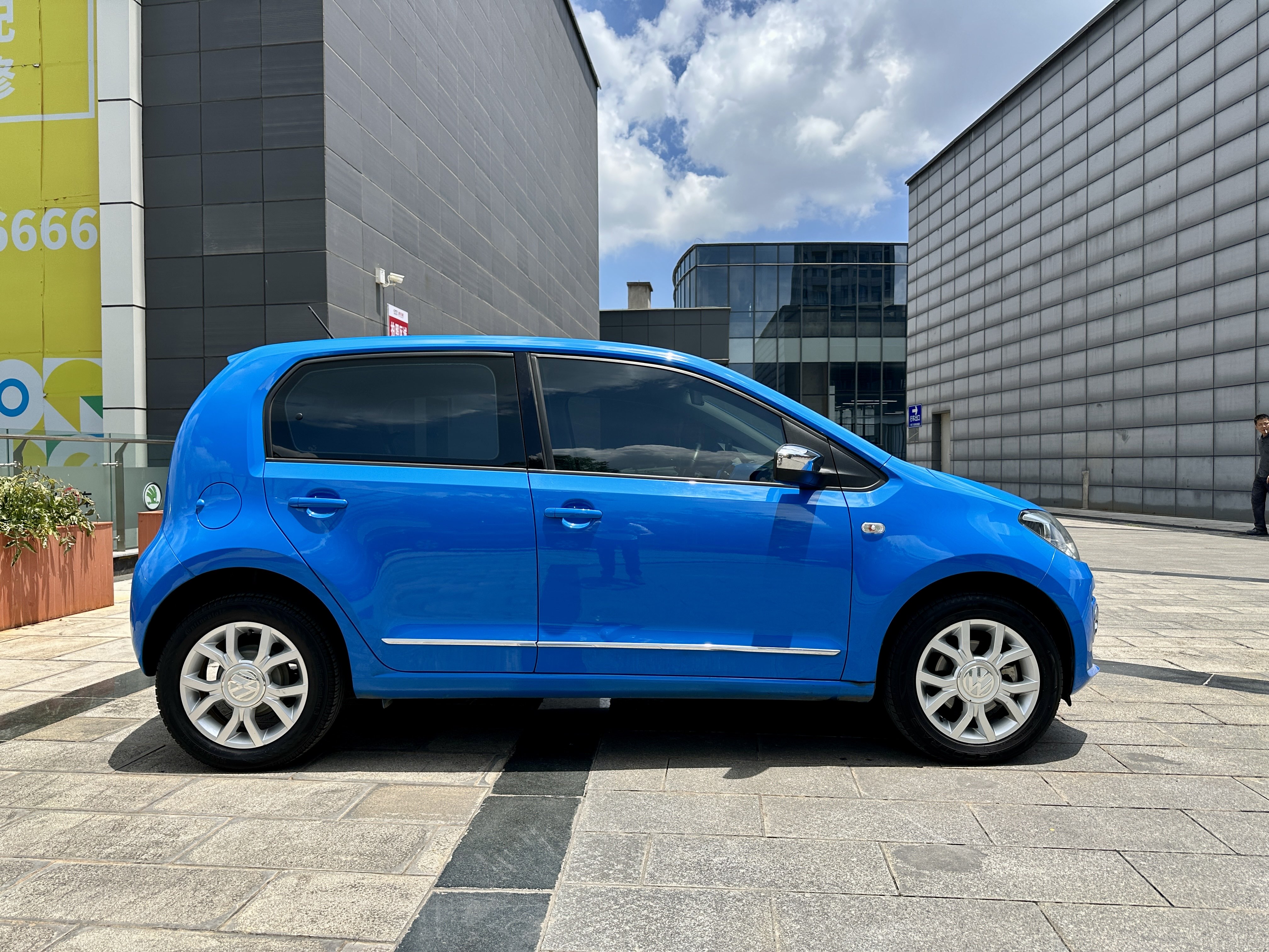 Volkswagen up! 2016 immagine di auto #9