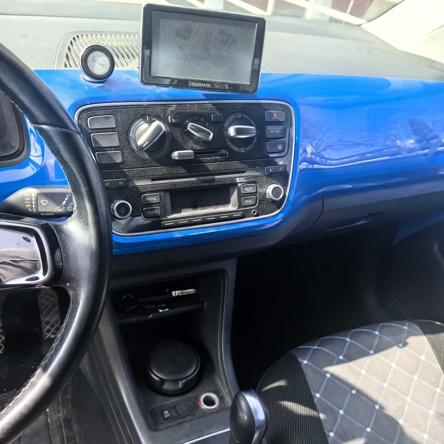 Volkswagen up! 2015 изображение автомобиля #9