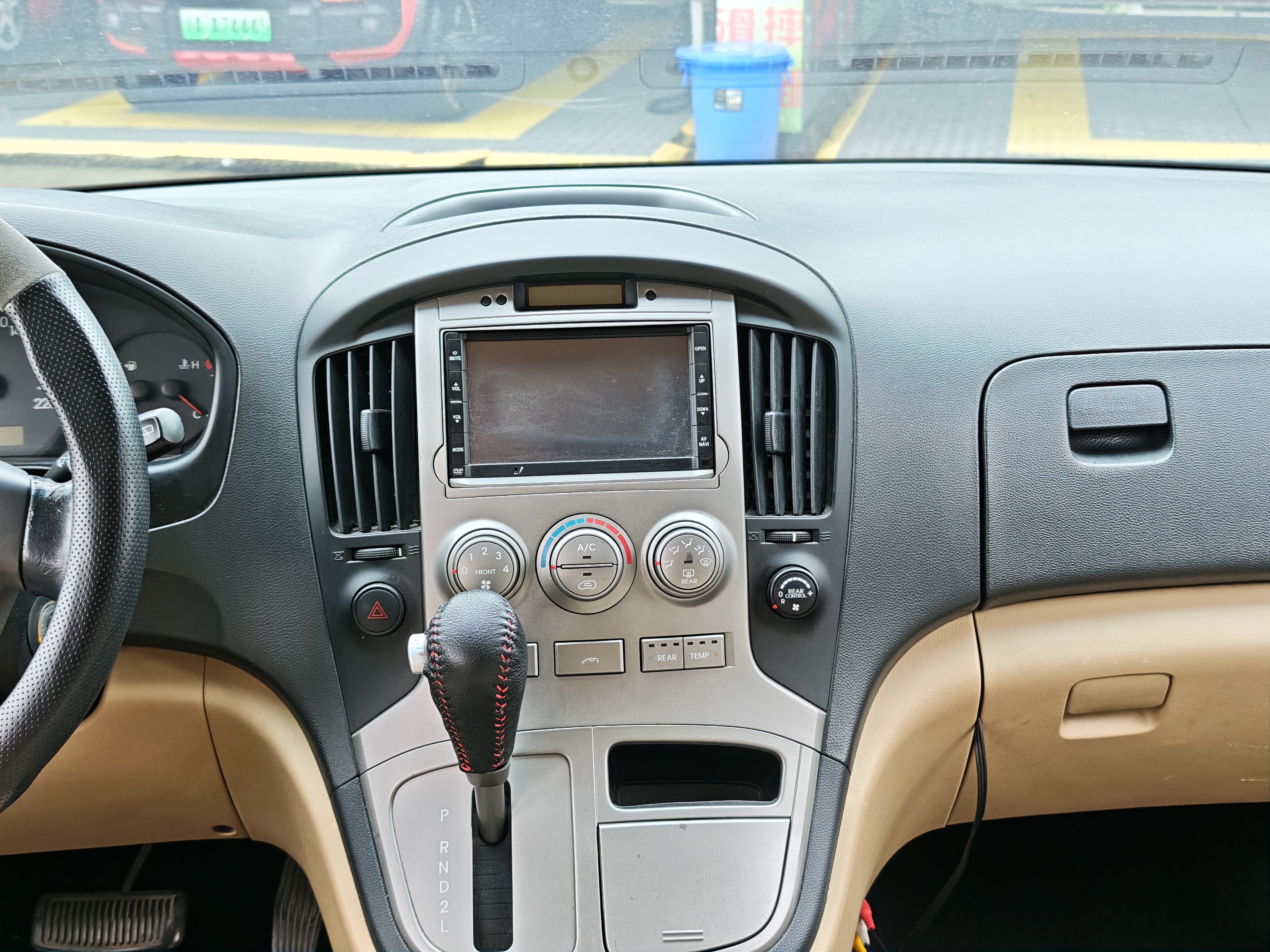 Hyundai H-1 2011 #9 Hyundai H-1 2011 car image #9