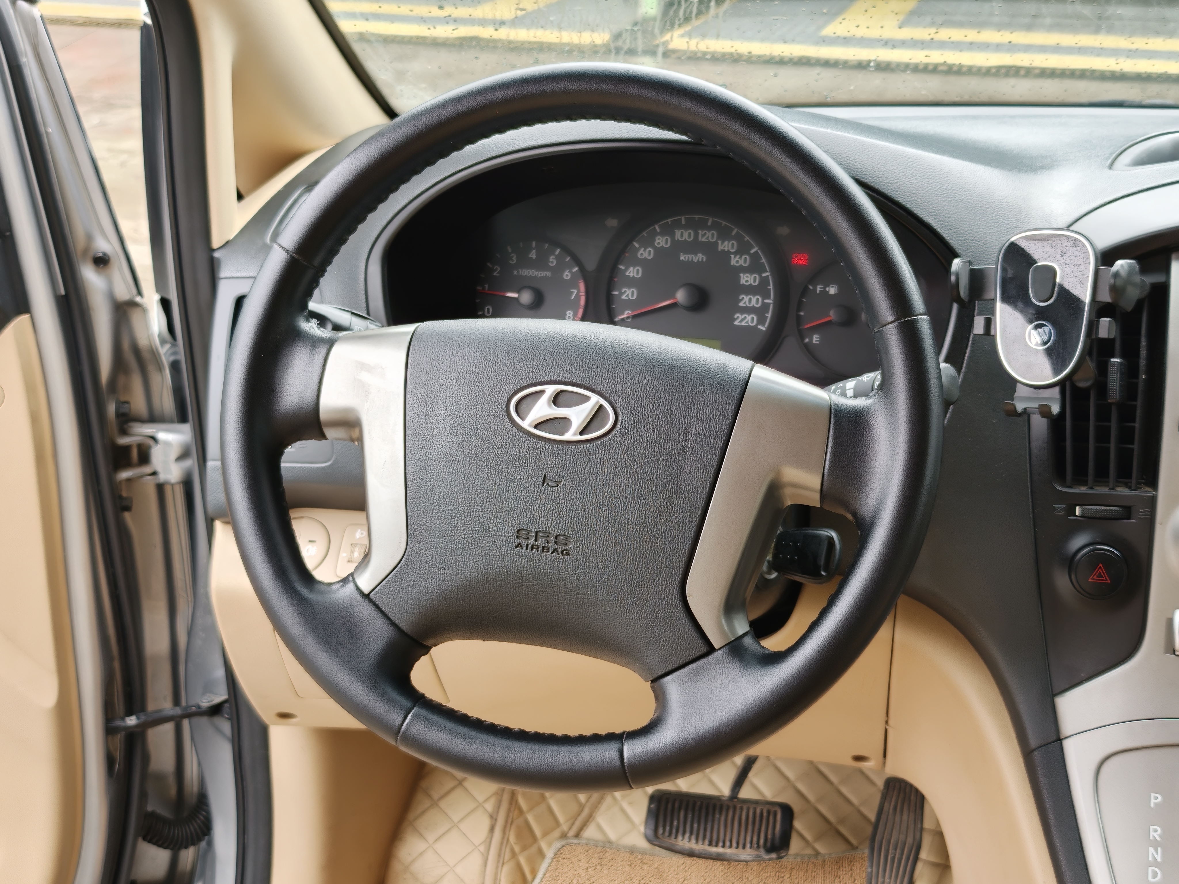 Hyundai H-1 2013 car image #9