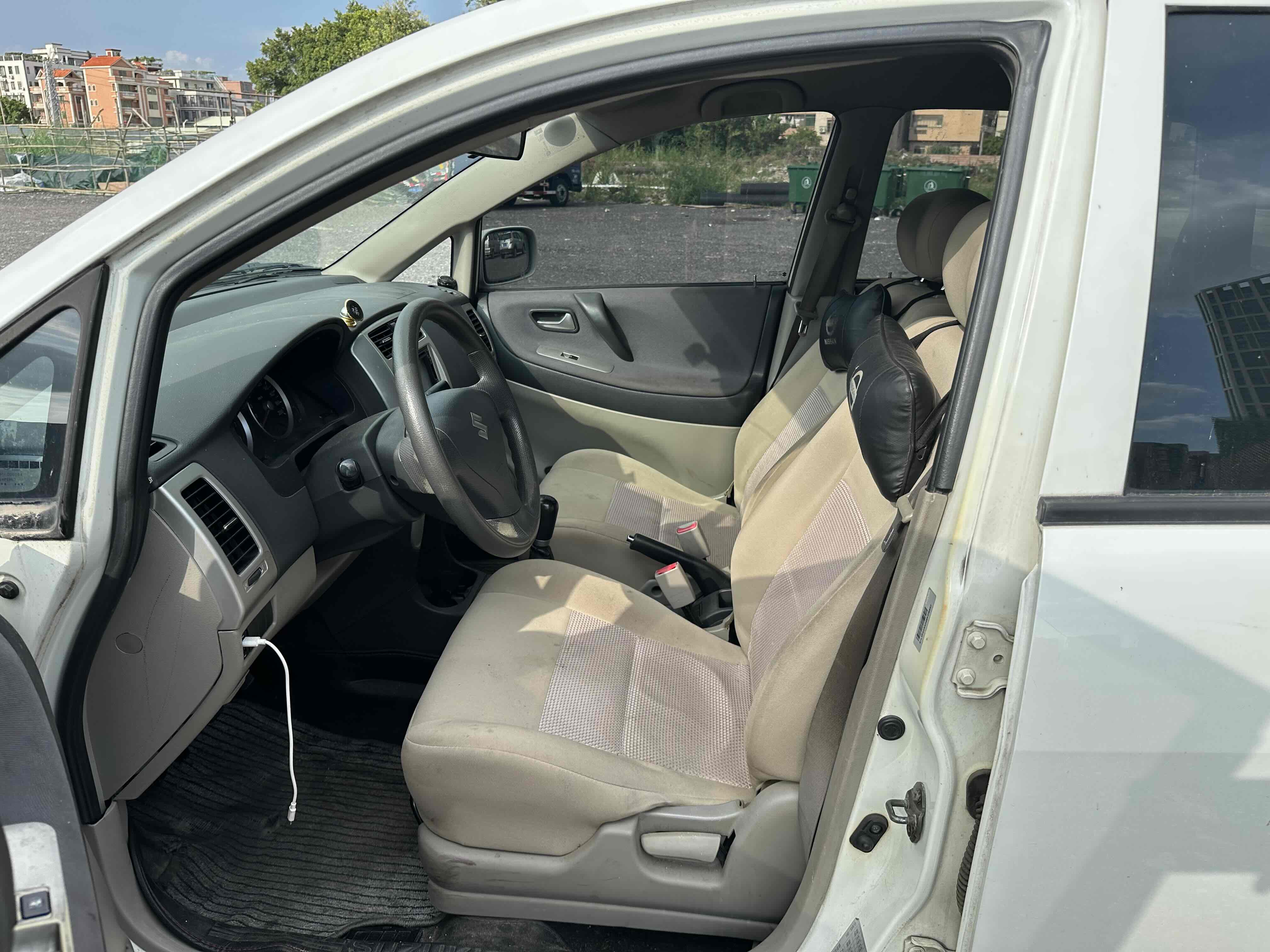 Suzuki Liana 2014 изображение автомобиля #9