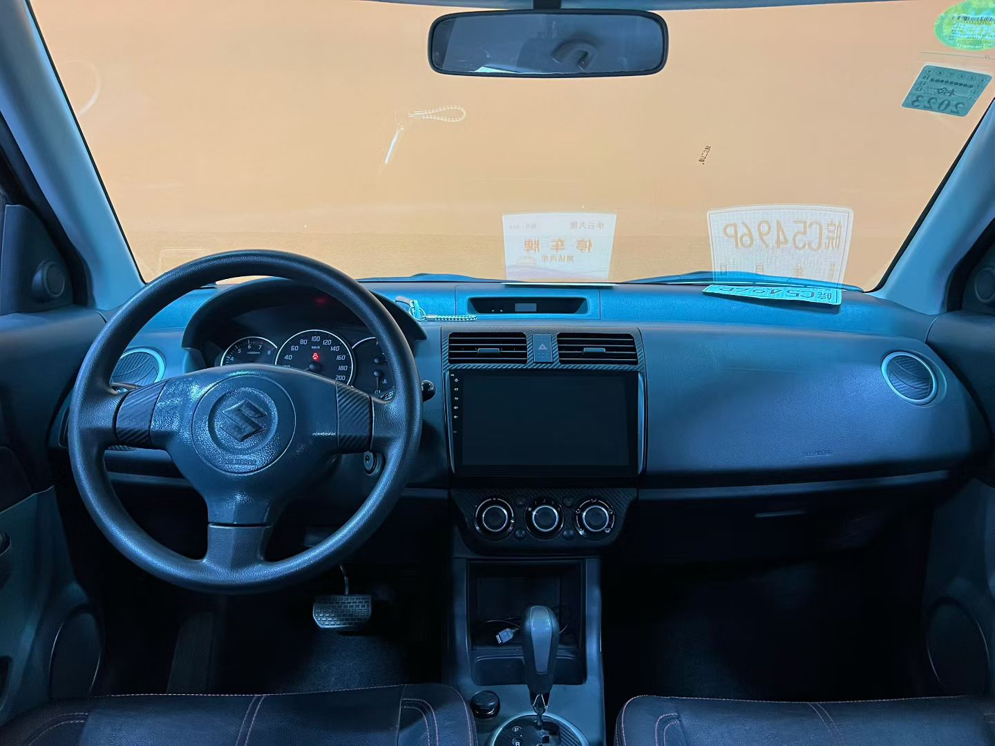 Suzuki Swift 2015 car image #9