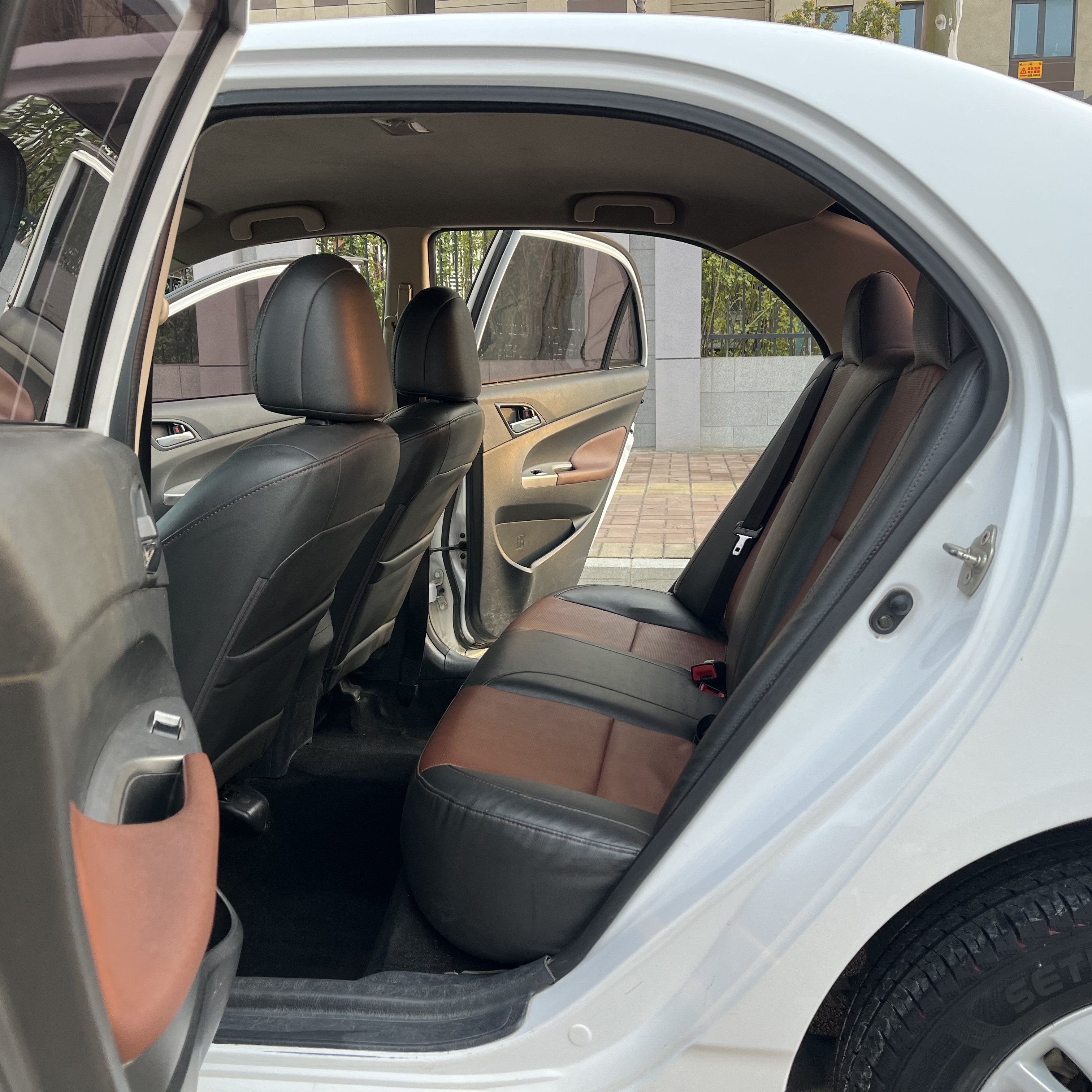 BYD F3 2015 car image #9