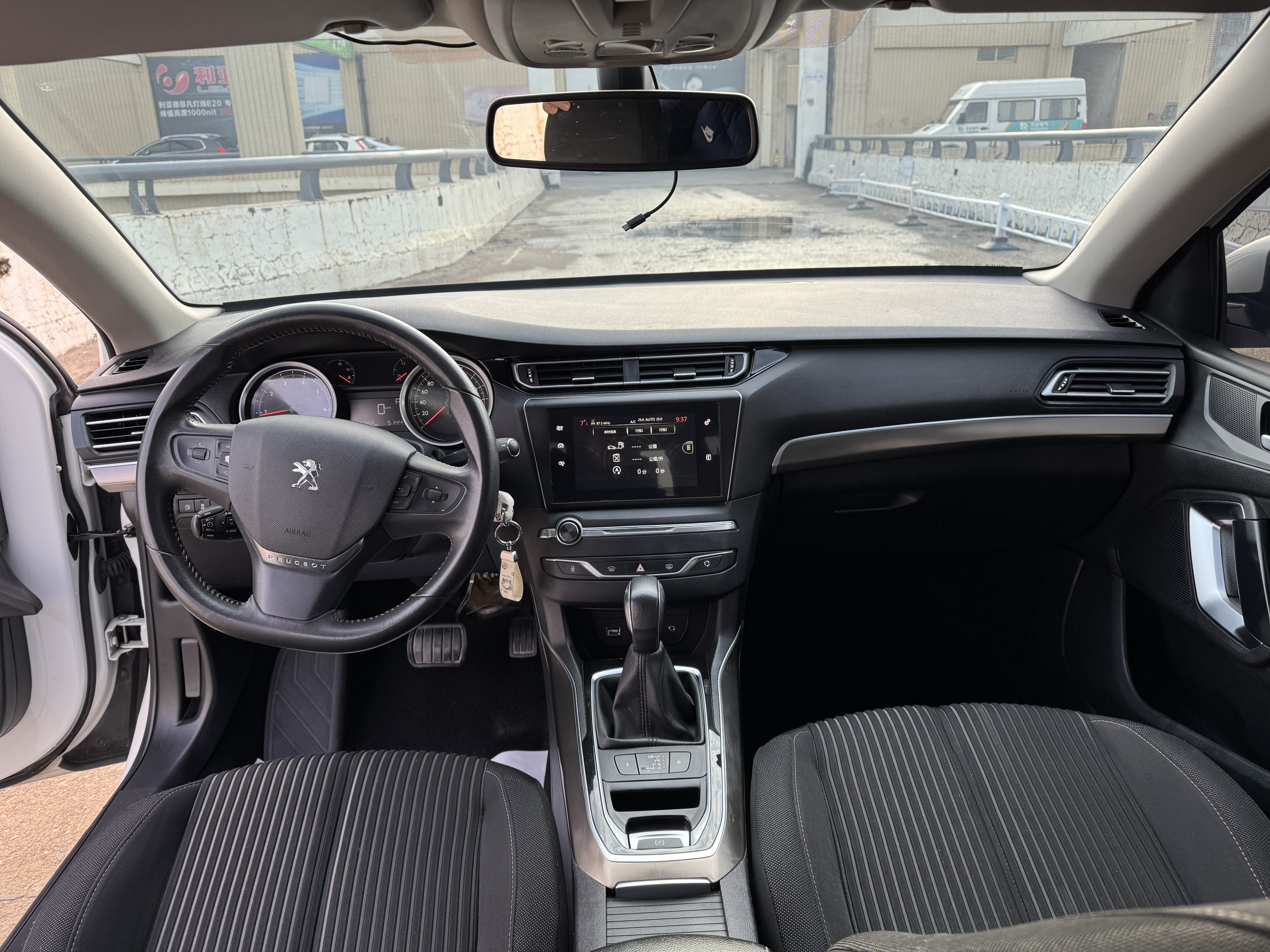 Peugeot 408 2016 #9 Peugeot 408 2016 car image #9