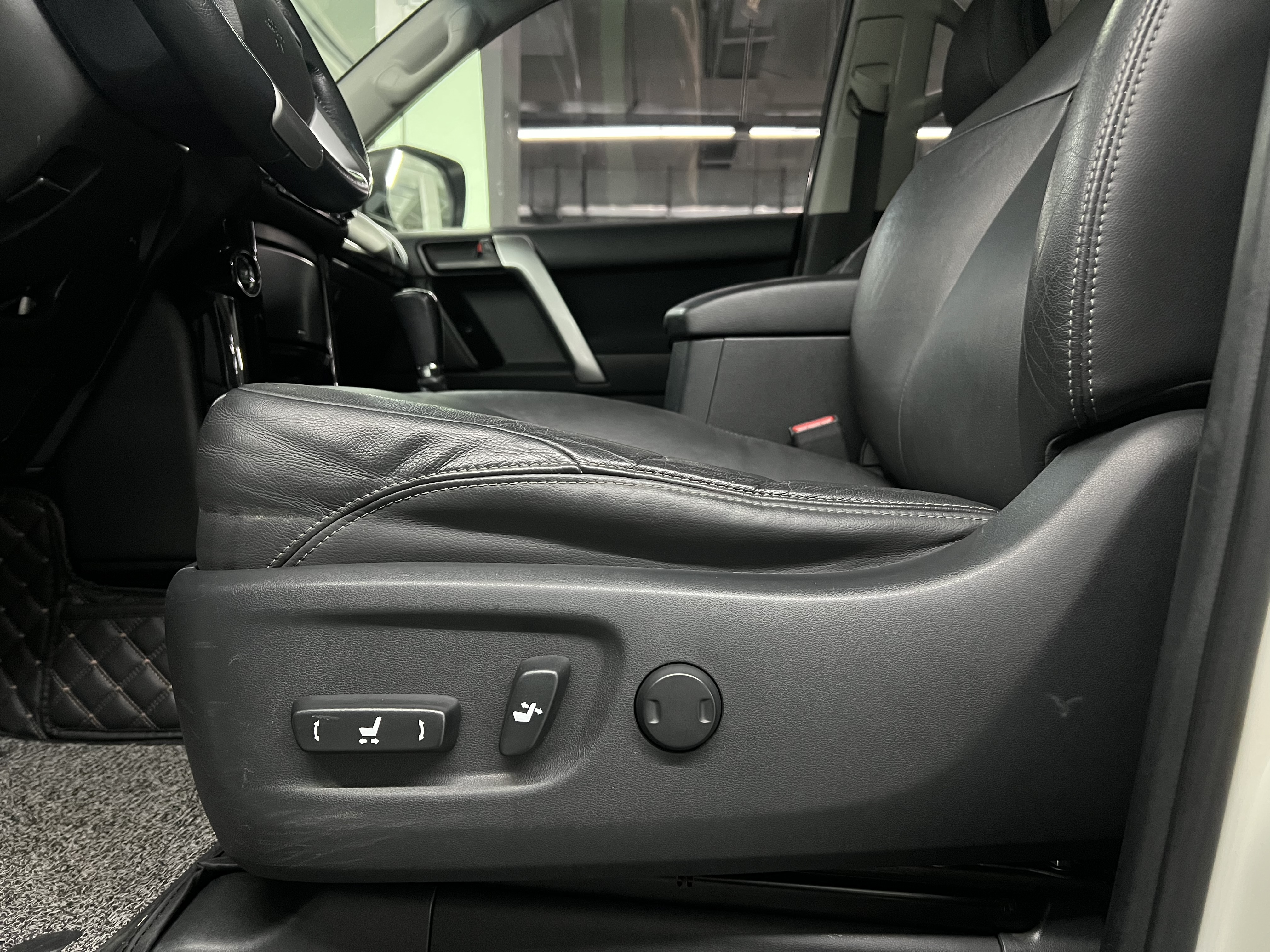 Toyota Land Cruiser Prado 2017 immagine di auto #9