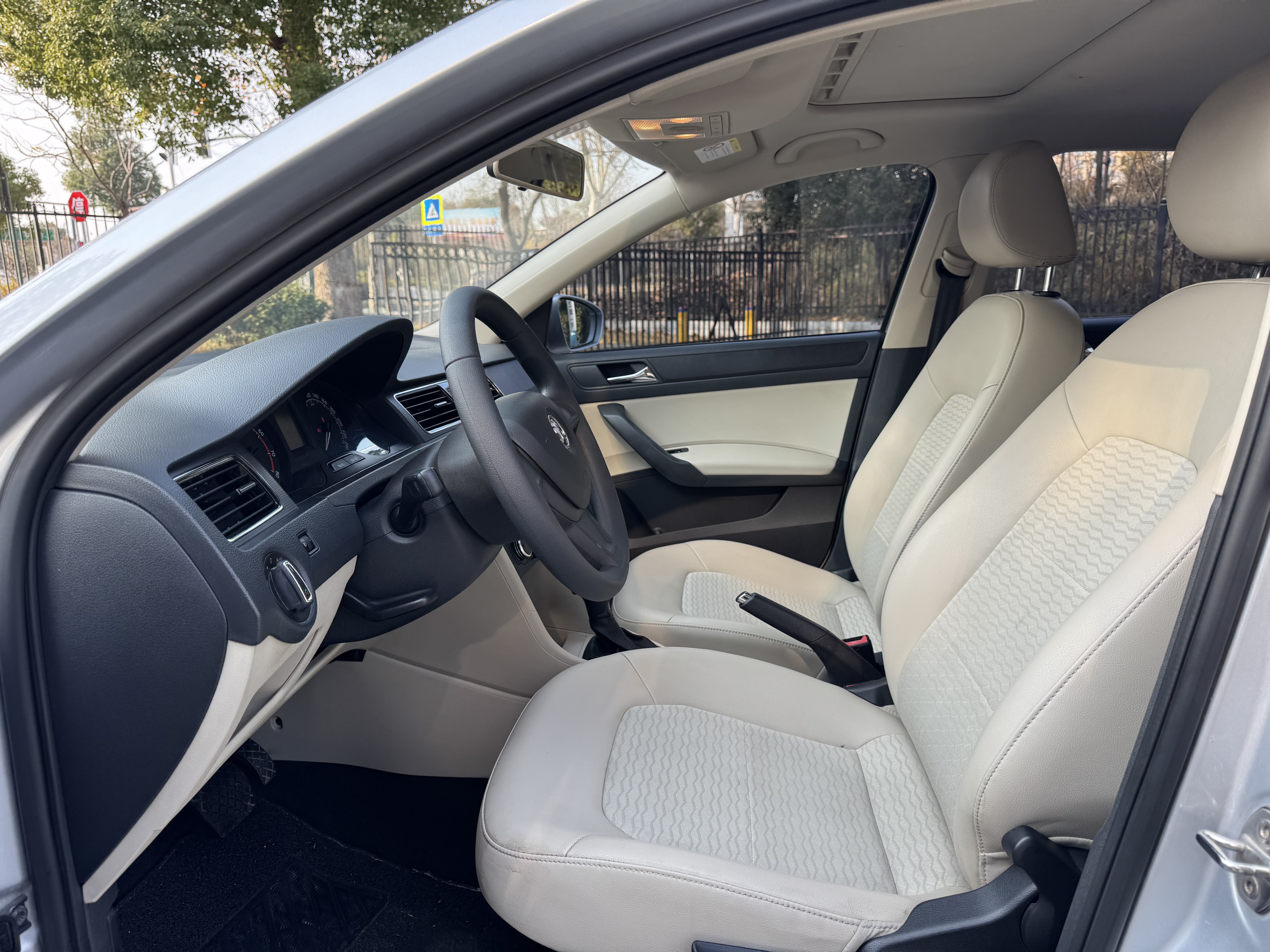 Skoda Rapid 2017 #9 Skoda Rapid 2017 car image #9