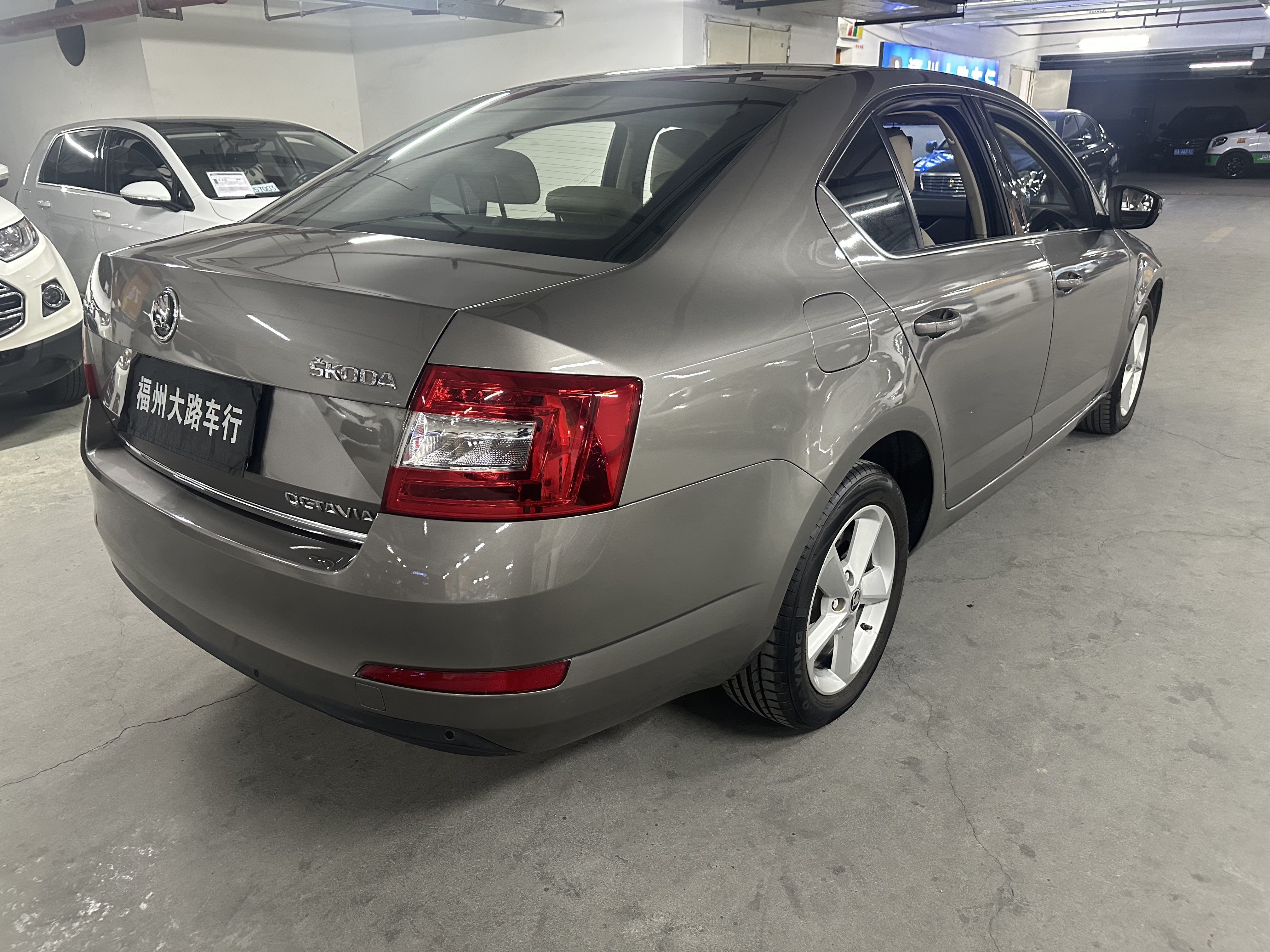 Skoda Octavia 2014 car image #9