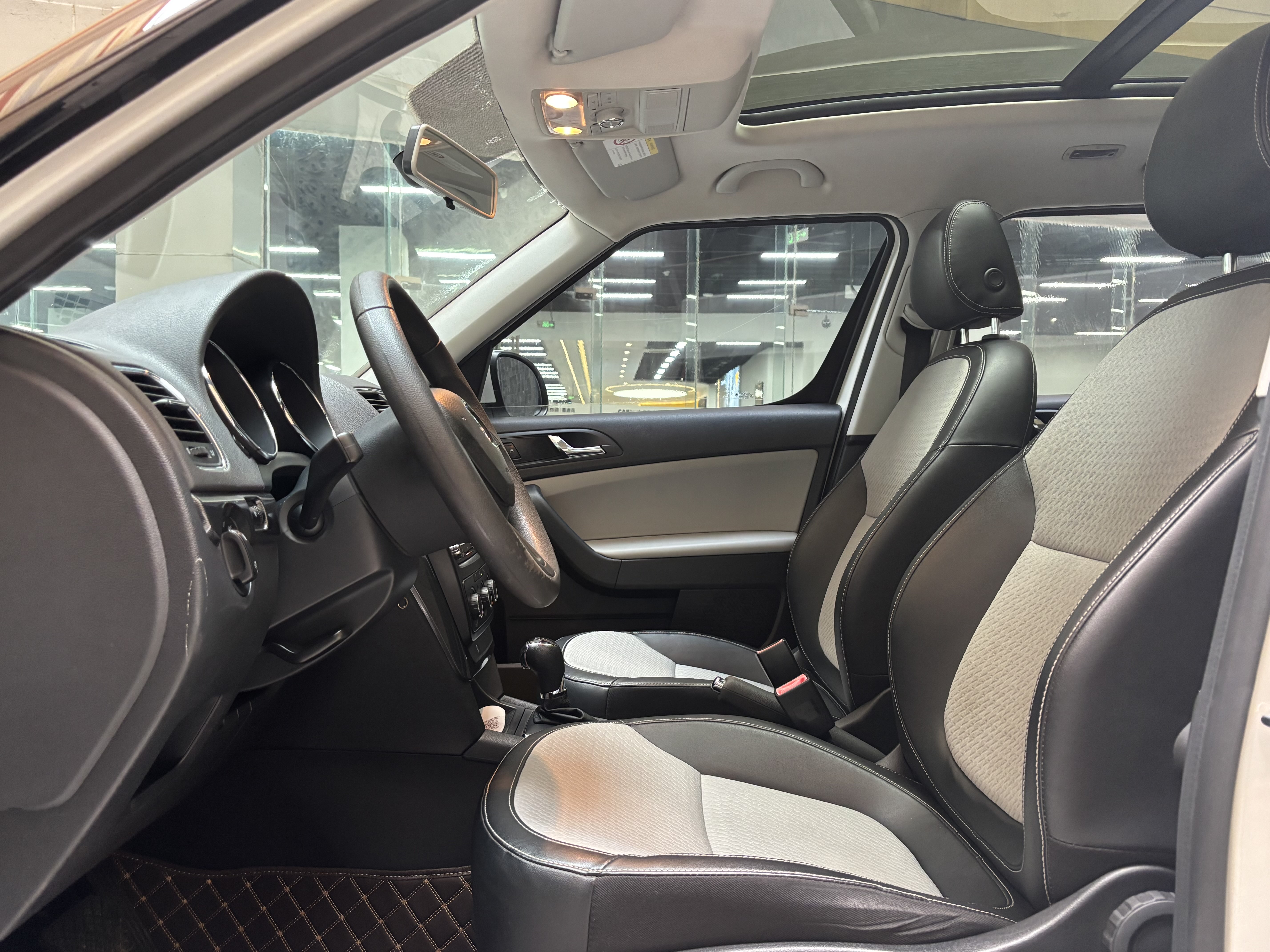 Skoda Yeti 2015 car image #9