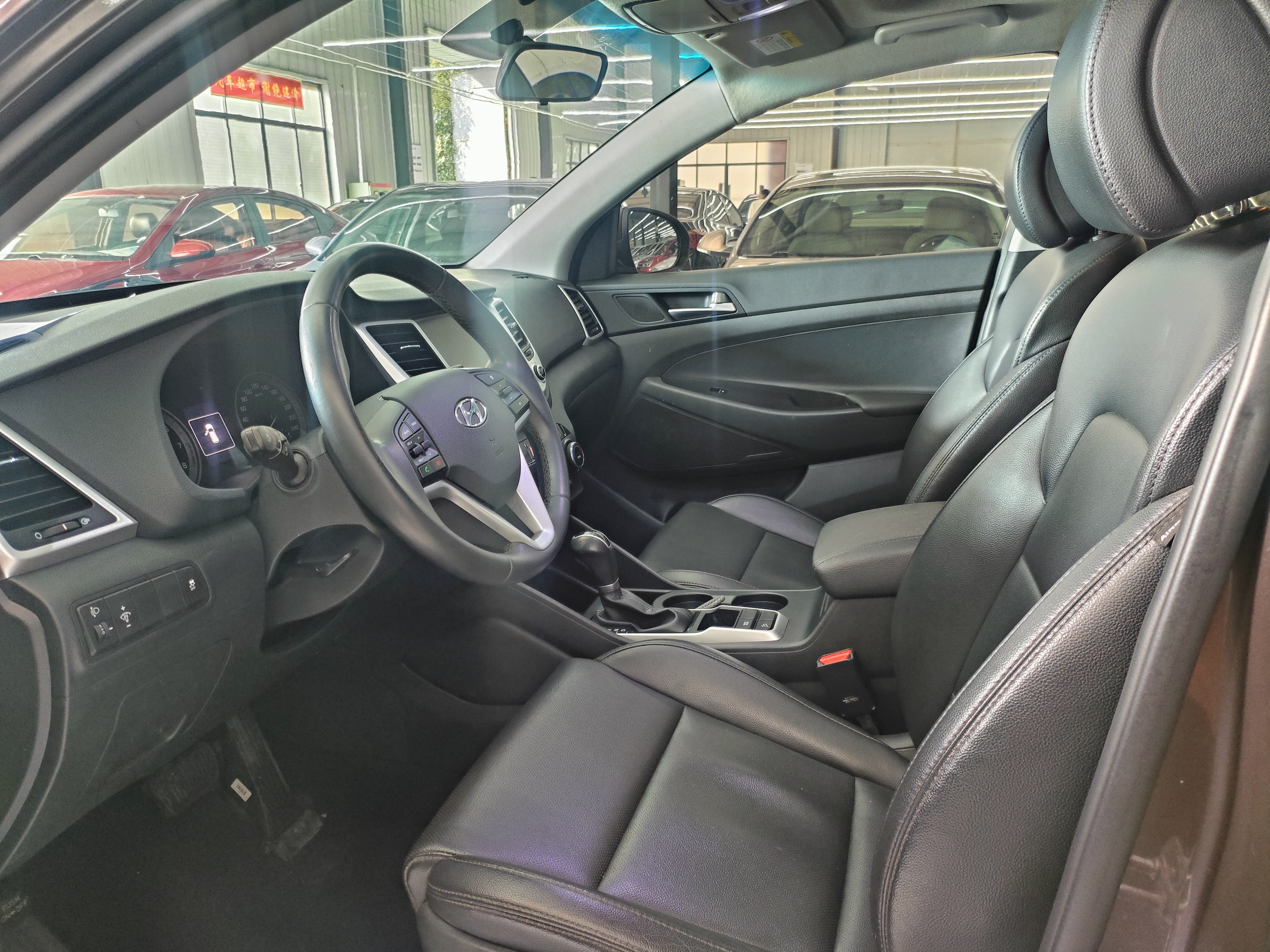 Hyundai Tucson 2017 car image #9