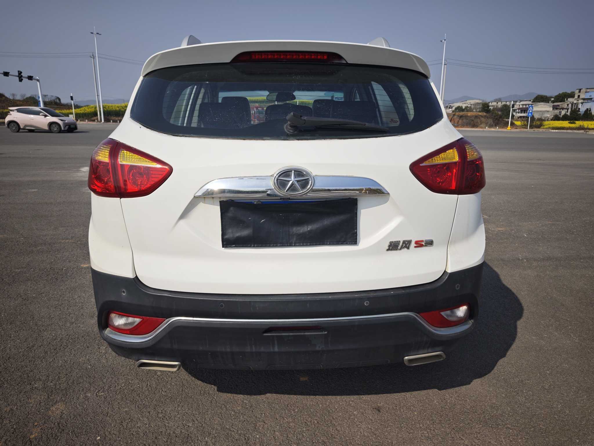 JAC 2015 car image #9