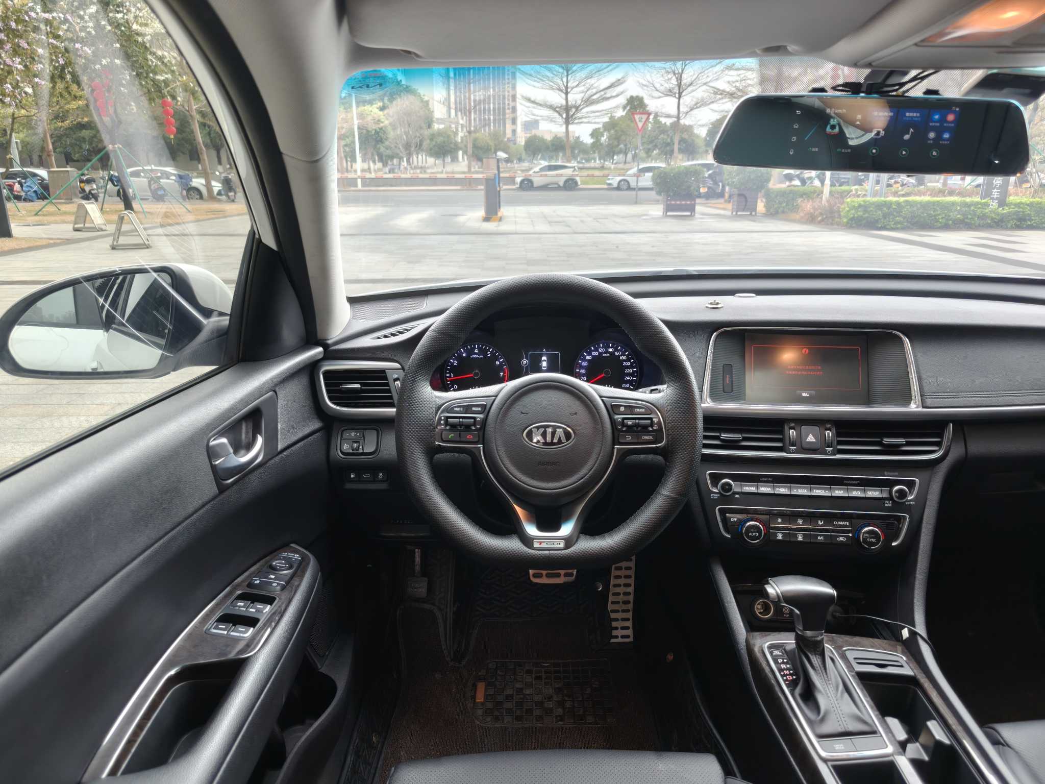 Kia K5 2017 car image #9