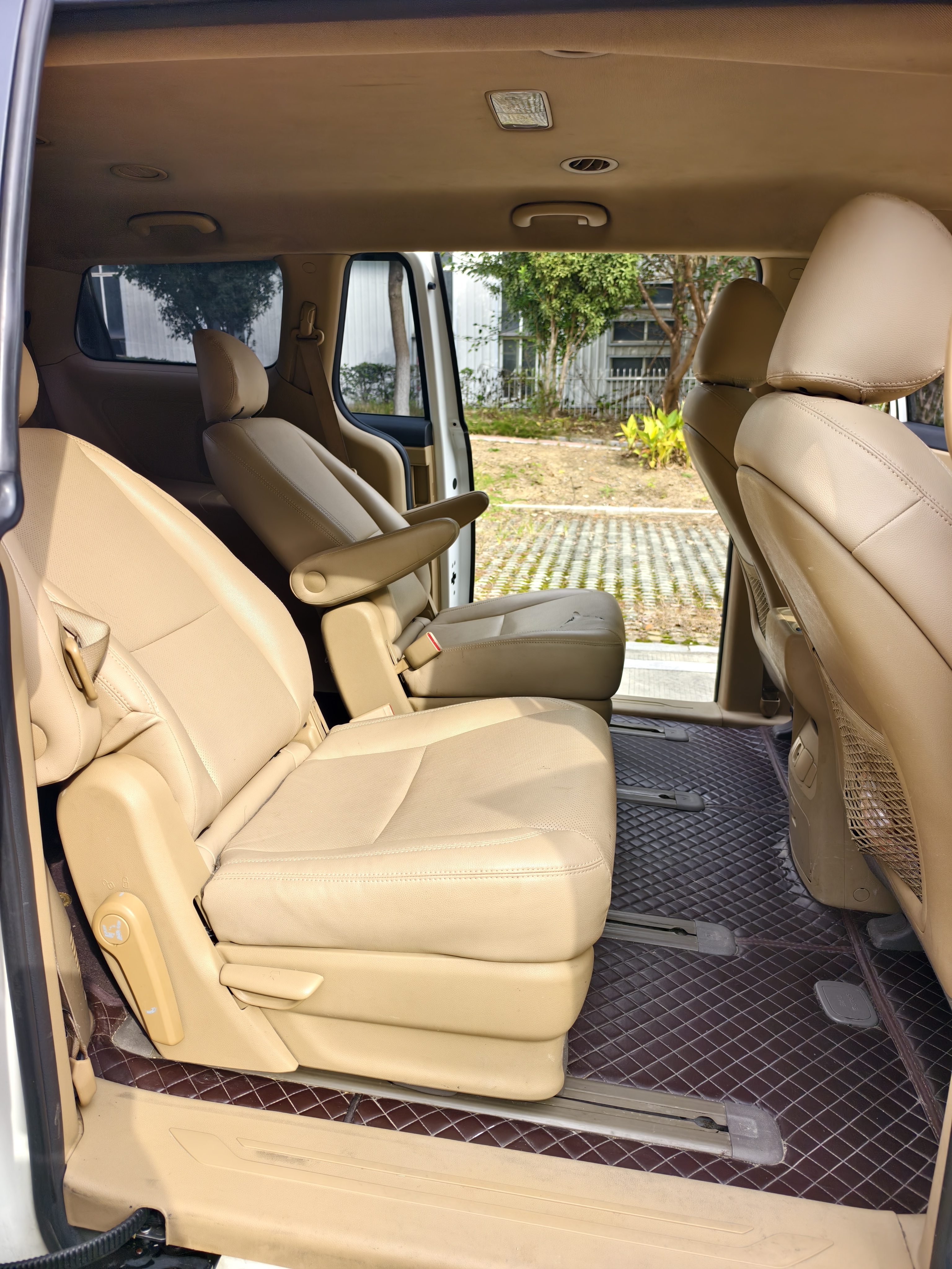 Kia Carnival (Imported) 2016 car image #9