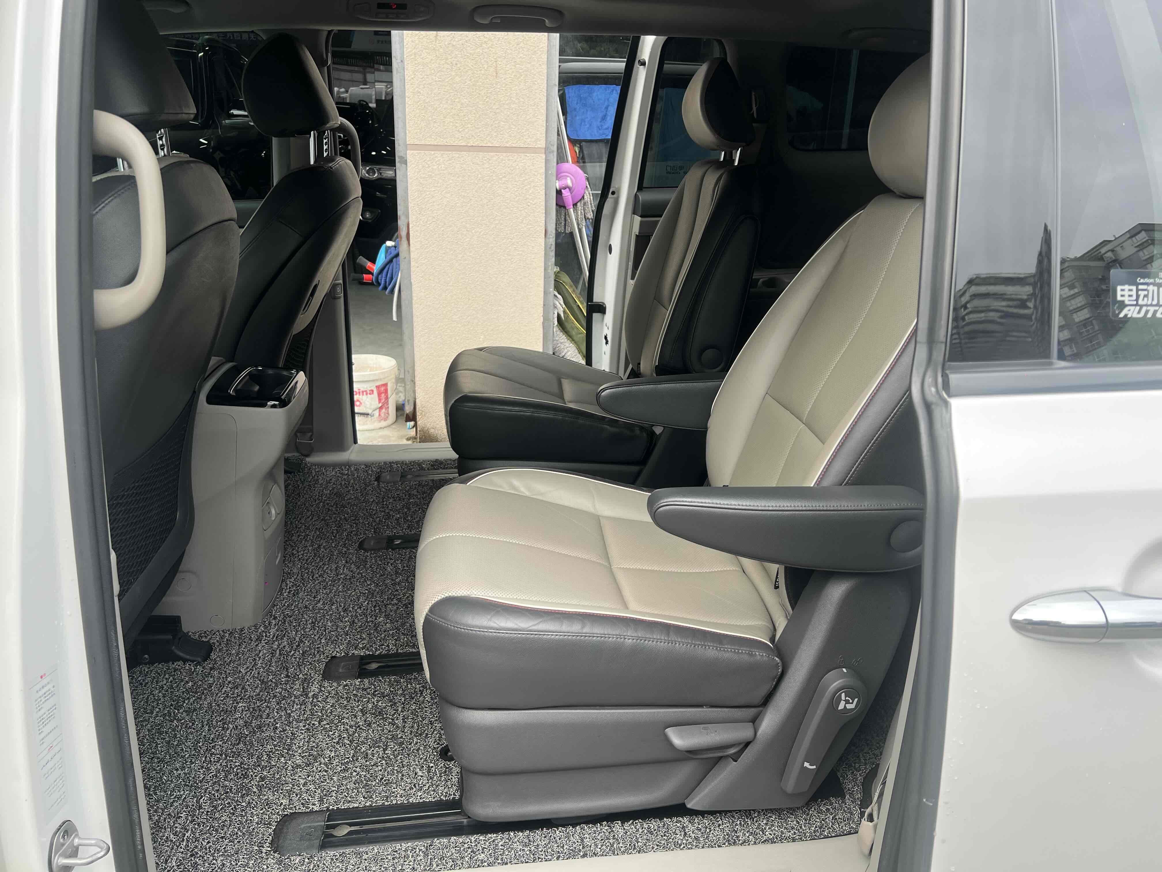 Kia Carnival (Imported) 2016 car image #9