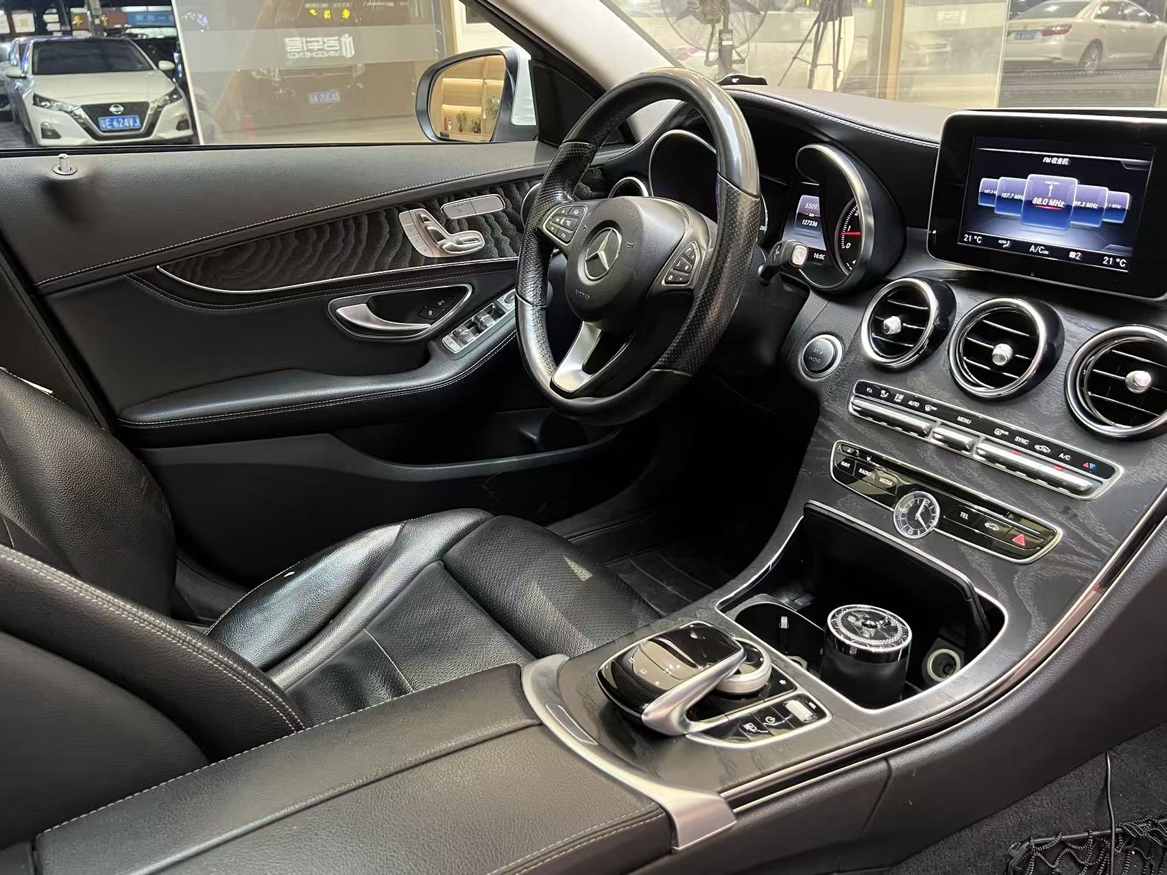 Mercedes-Benz C Class 2015 car image #9