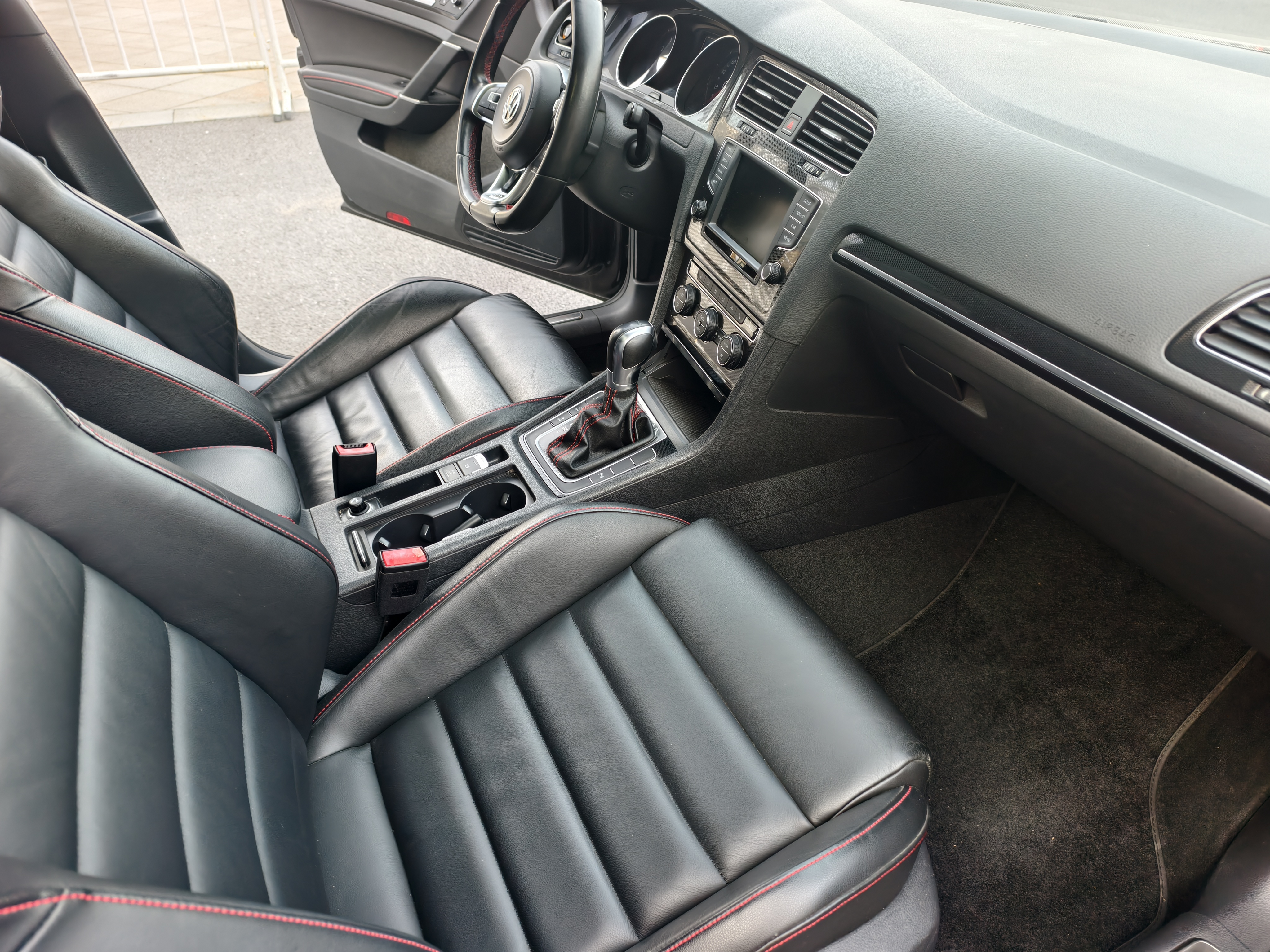 Volkswagen GolfGTI 2016 car image #9