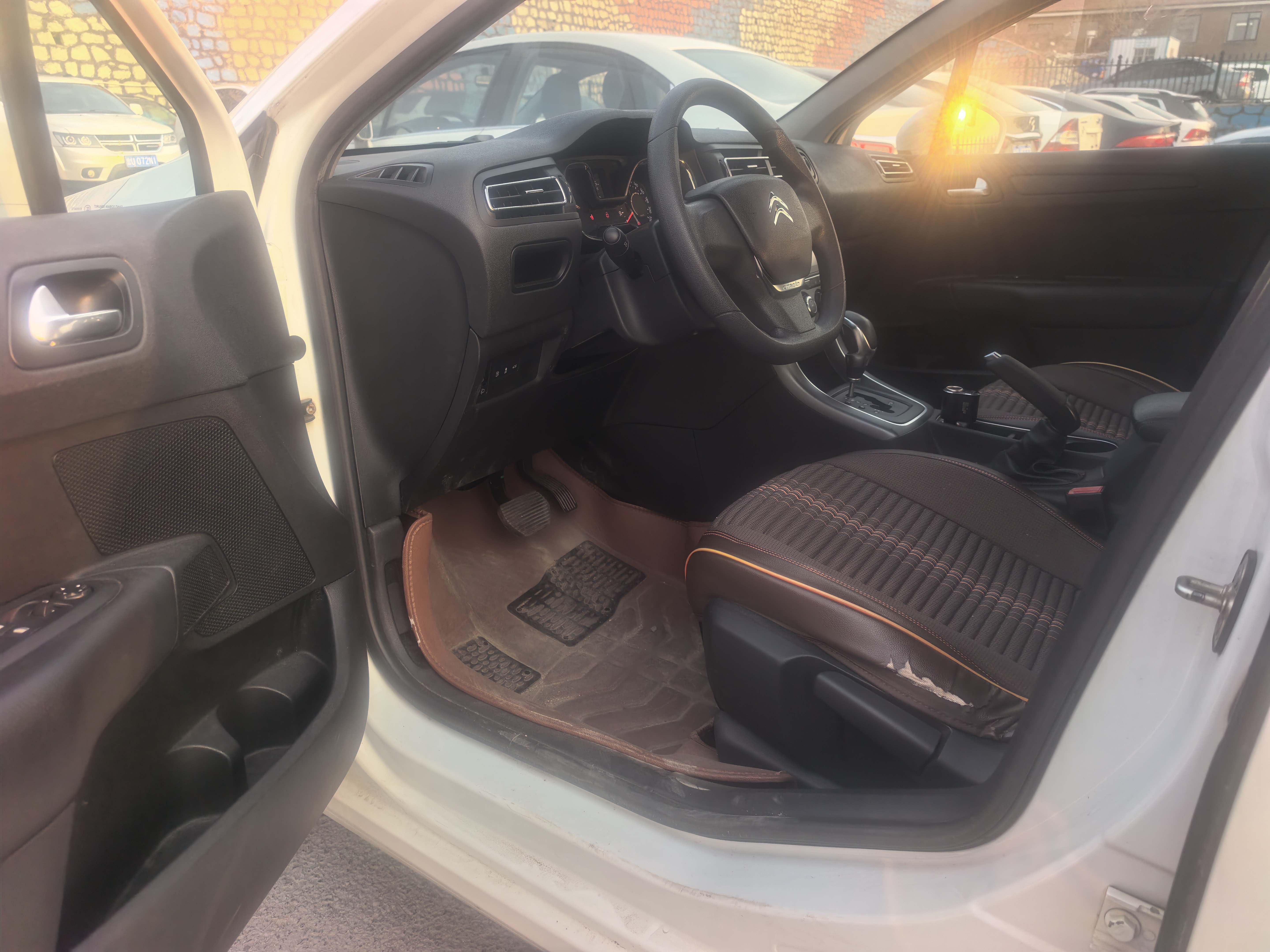 Citroen C4 C-Quatre 2017 car image #9