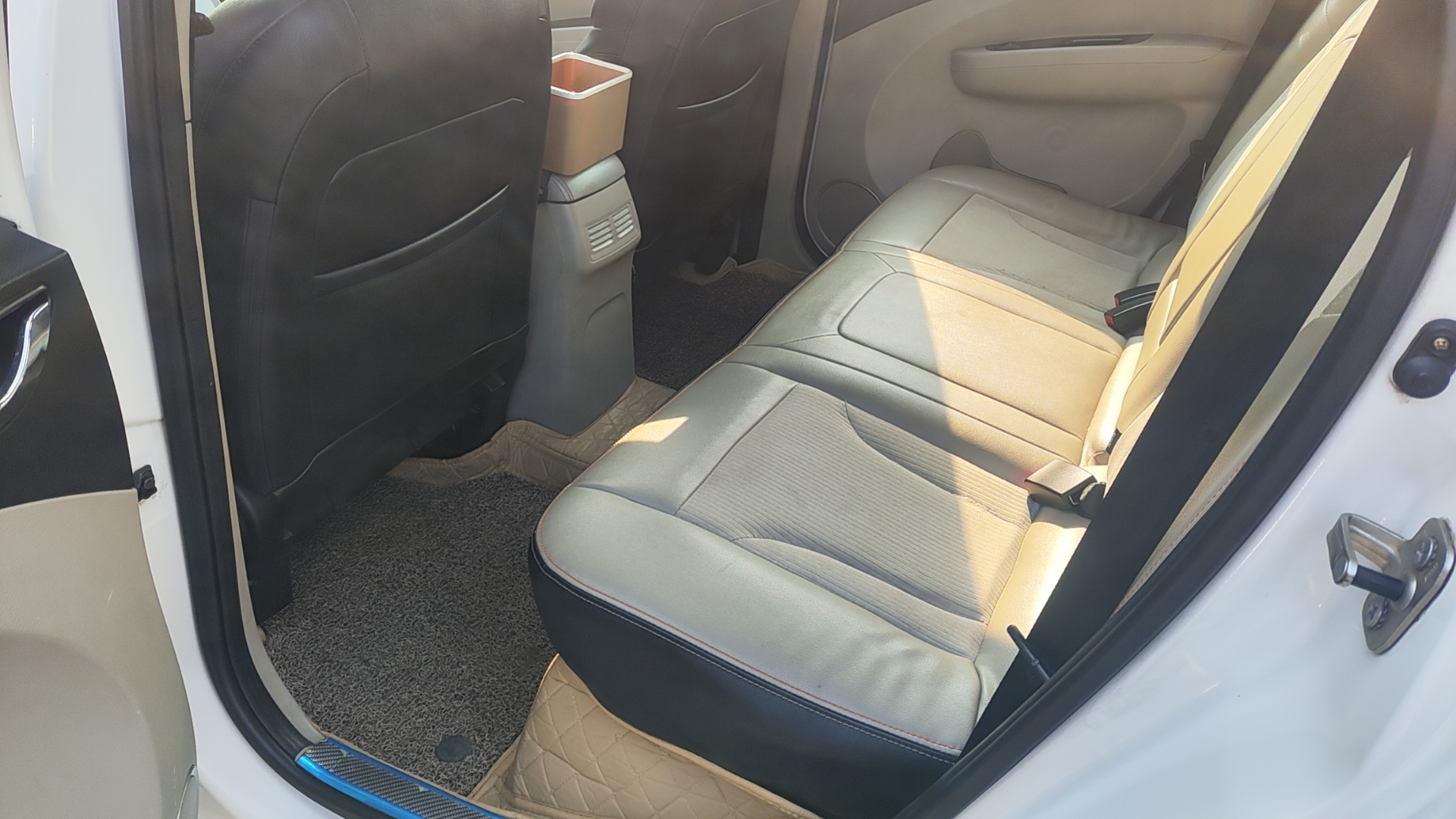 Forthing JOYEAR X3 2016 #9 Forthing JOYEAR X3 2016 car image #9