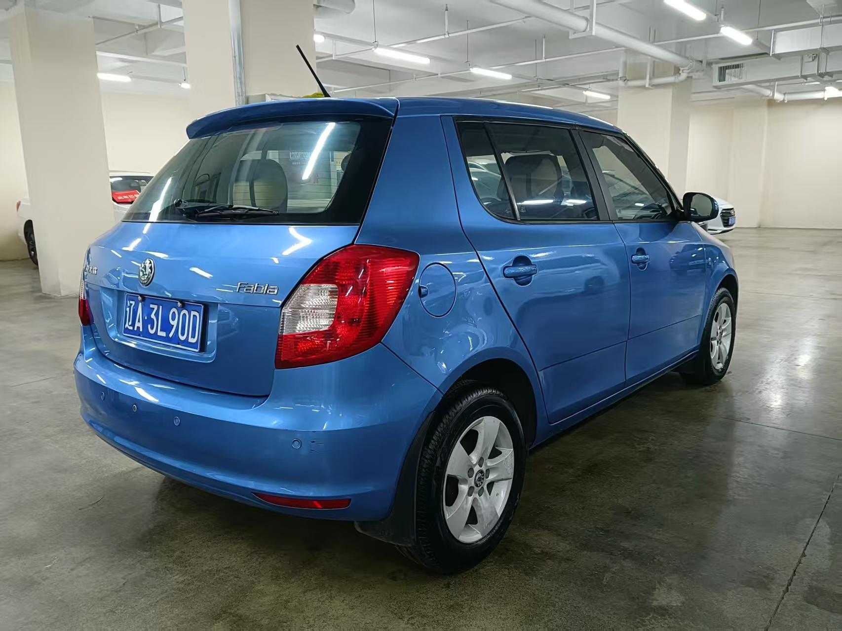 Skoda Fabia 2013 image de voiture #9