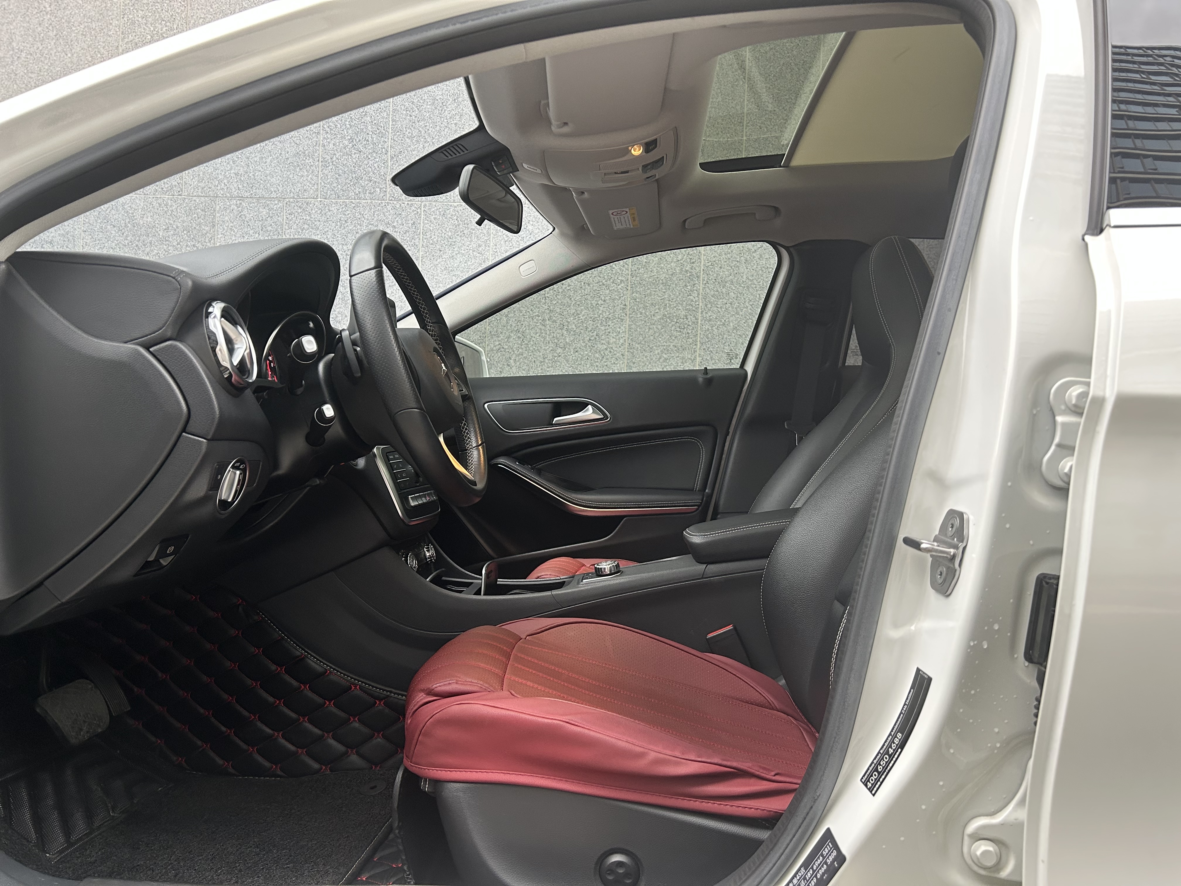 Mercedes-Benz GLA Class 2018 car image #9