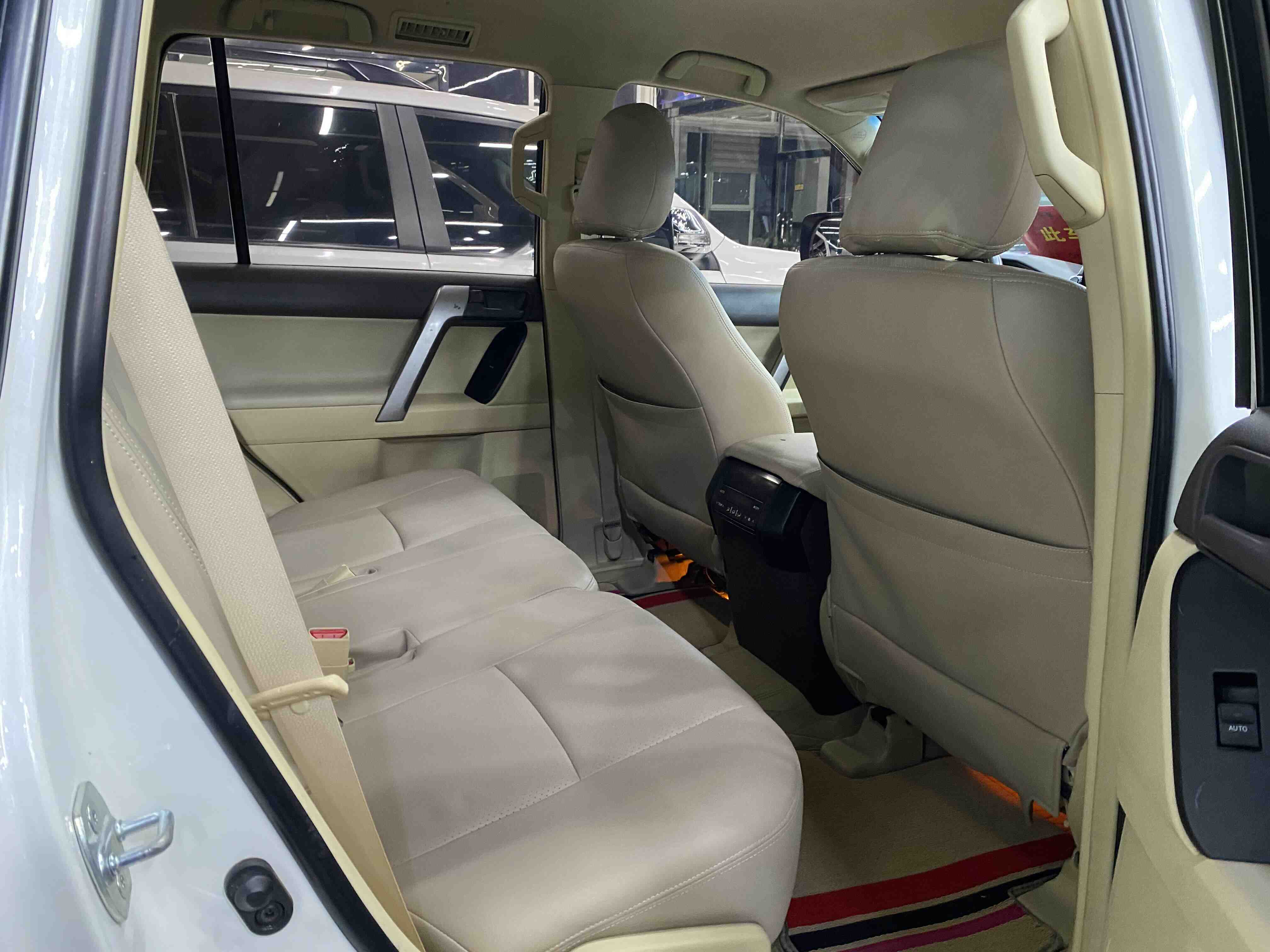 Toyota 2014 car image #9