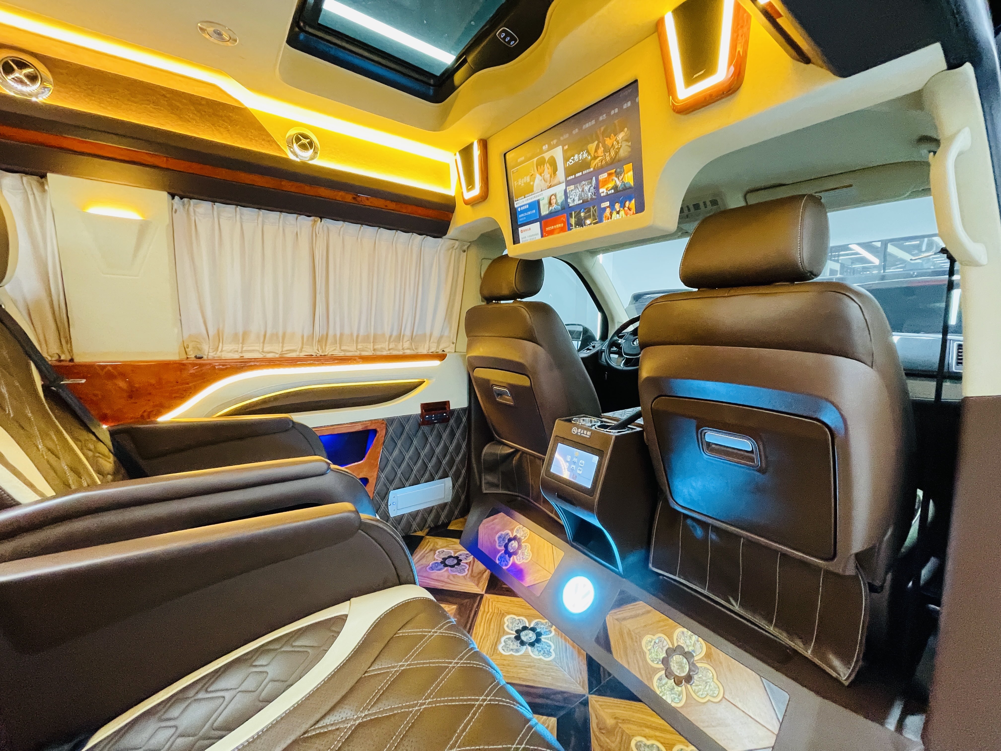 Volkswagen Caravelle 2019 car image #9