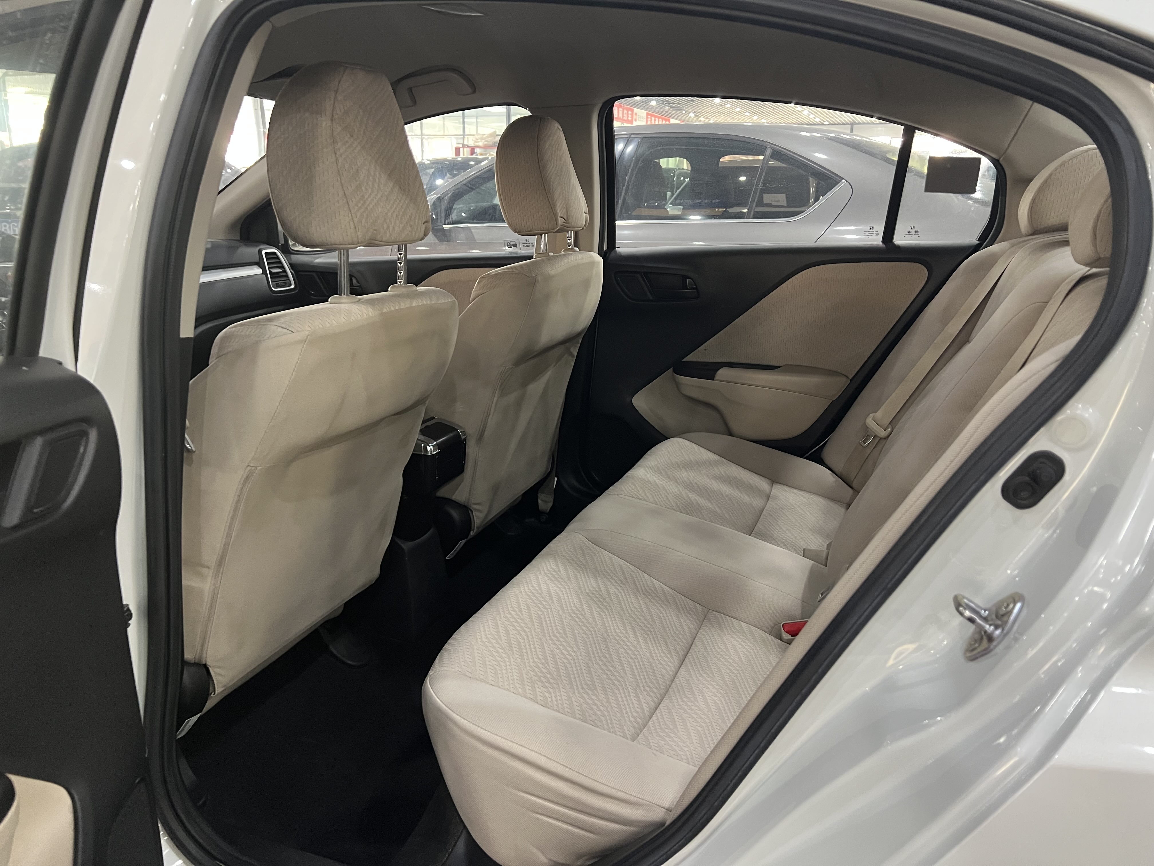 Honda Greiz 2016 #9 Honda Greiz 2016 car image #9