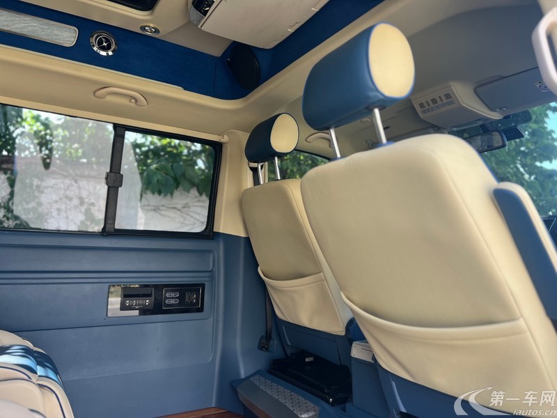 Volkswagen Caravelle 2018 immagine di auto #9