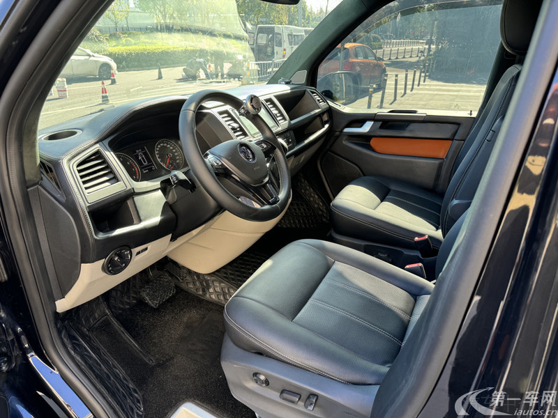 Volkswagen Caravelle 2017 car image #9