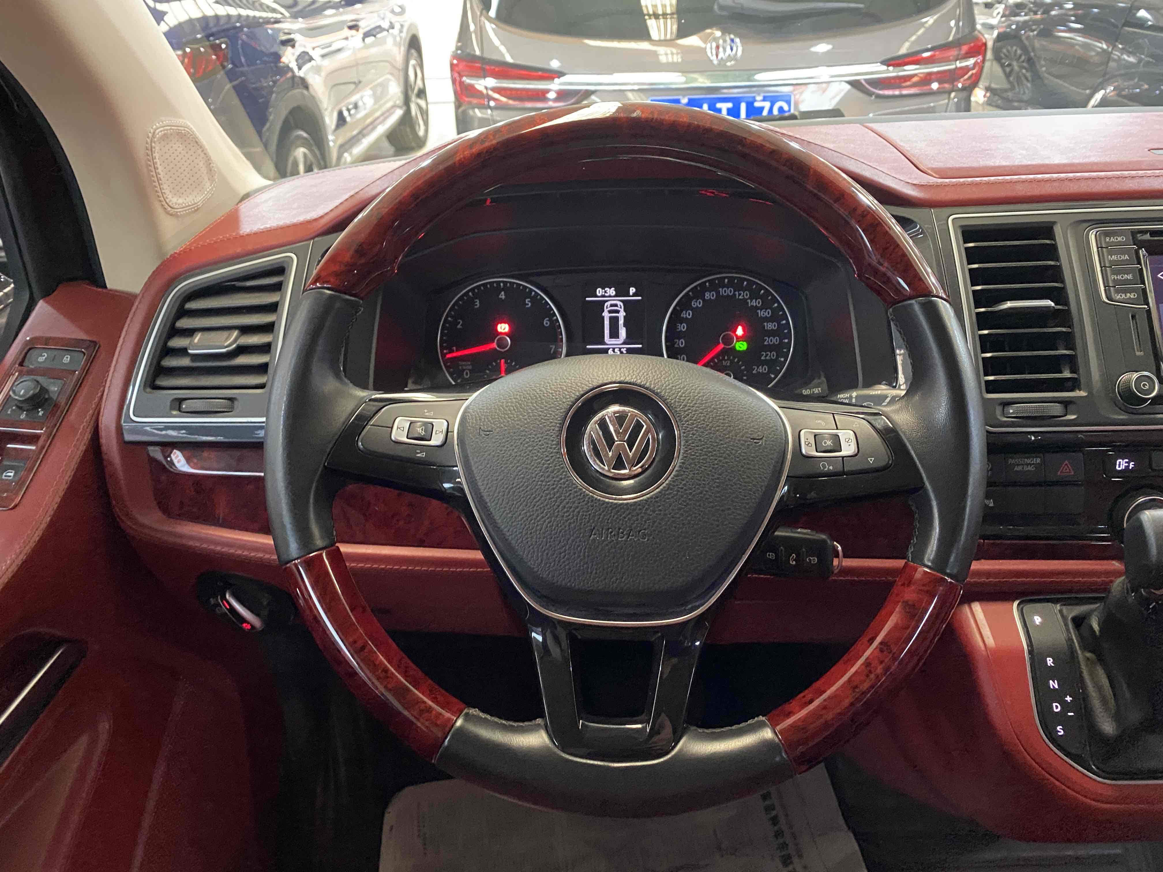 Volkswagen Caravelle 2019 car image #9