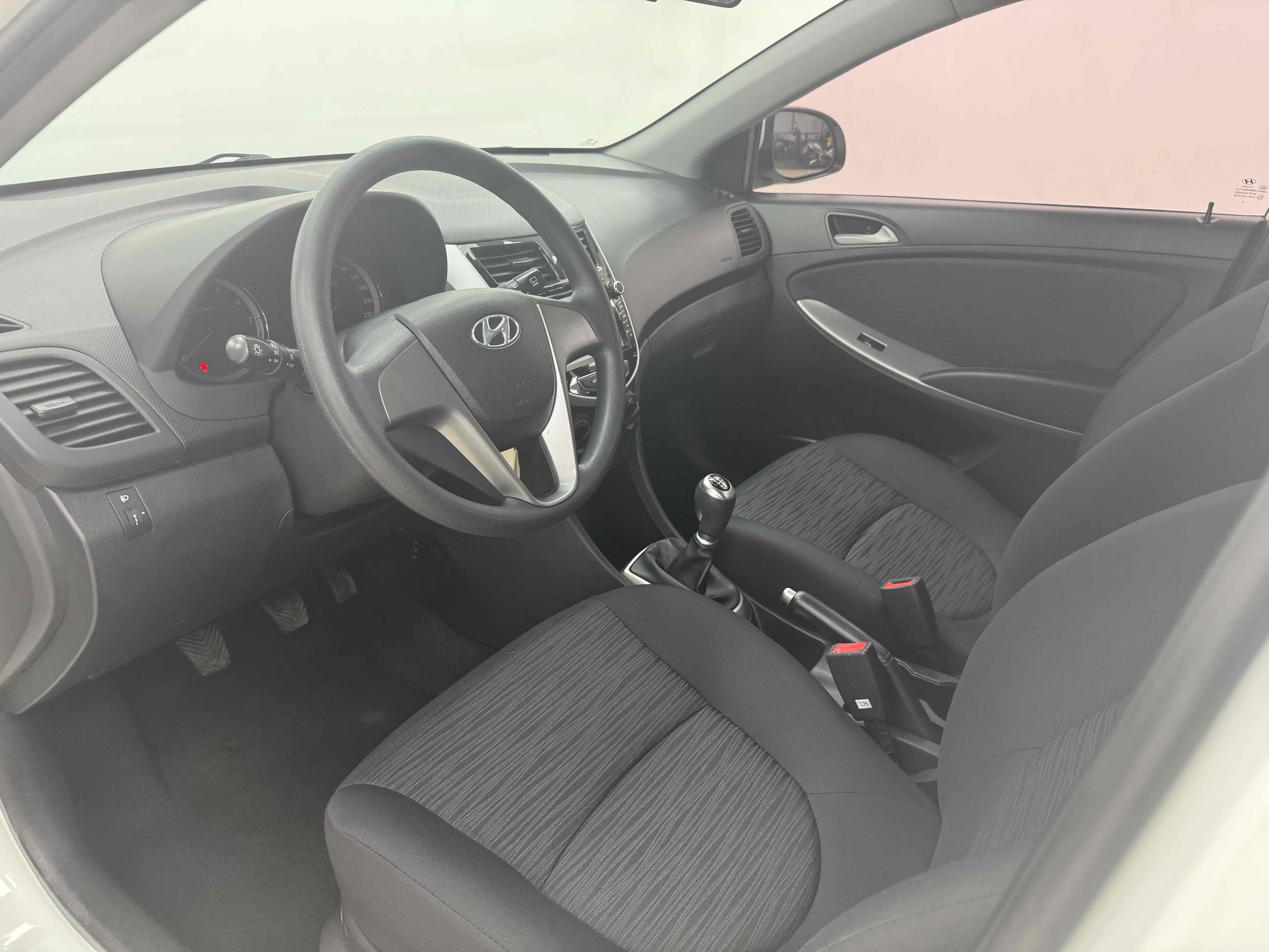 Hyundai Reina Hatchback 2015 #9 Hyundai Reina Hatchback 2015 car image #9