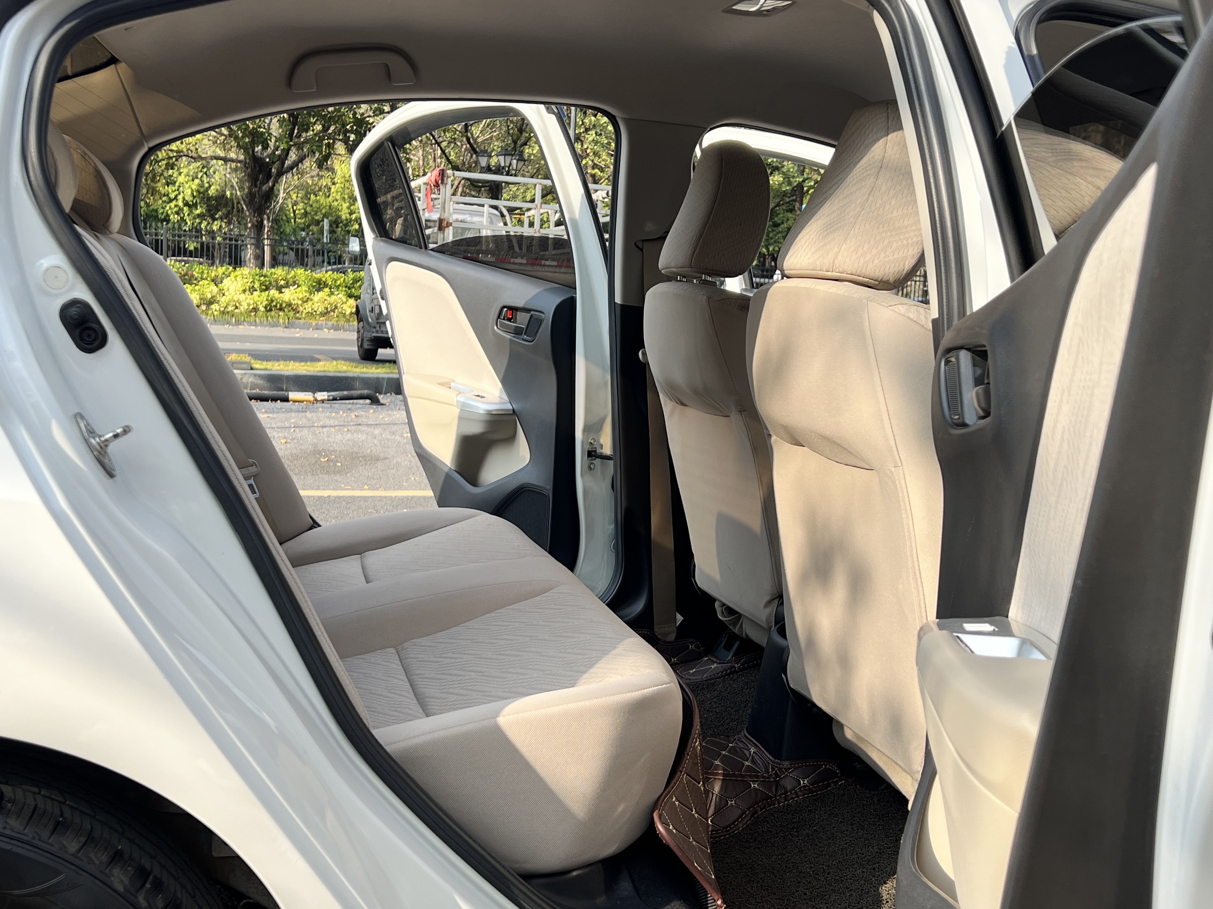 Honda Greiz 2016 #9 Honda Greiz 2016 car image #9