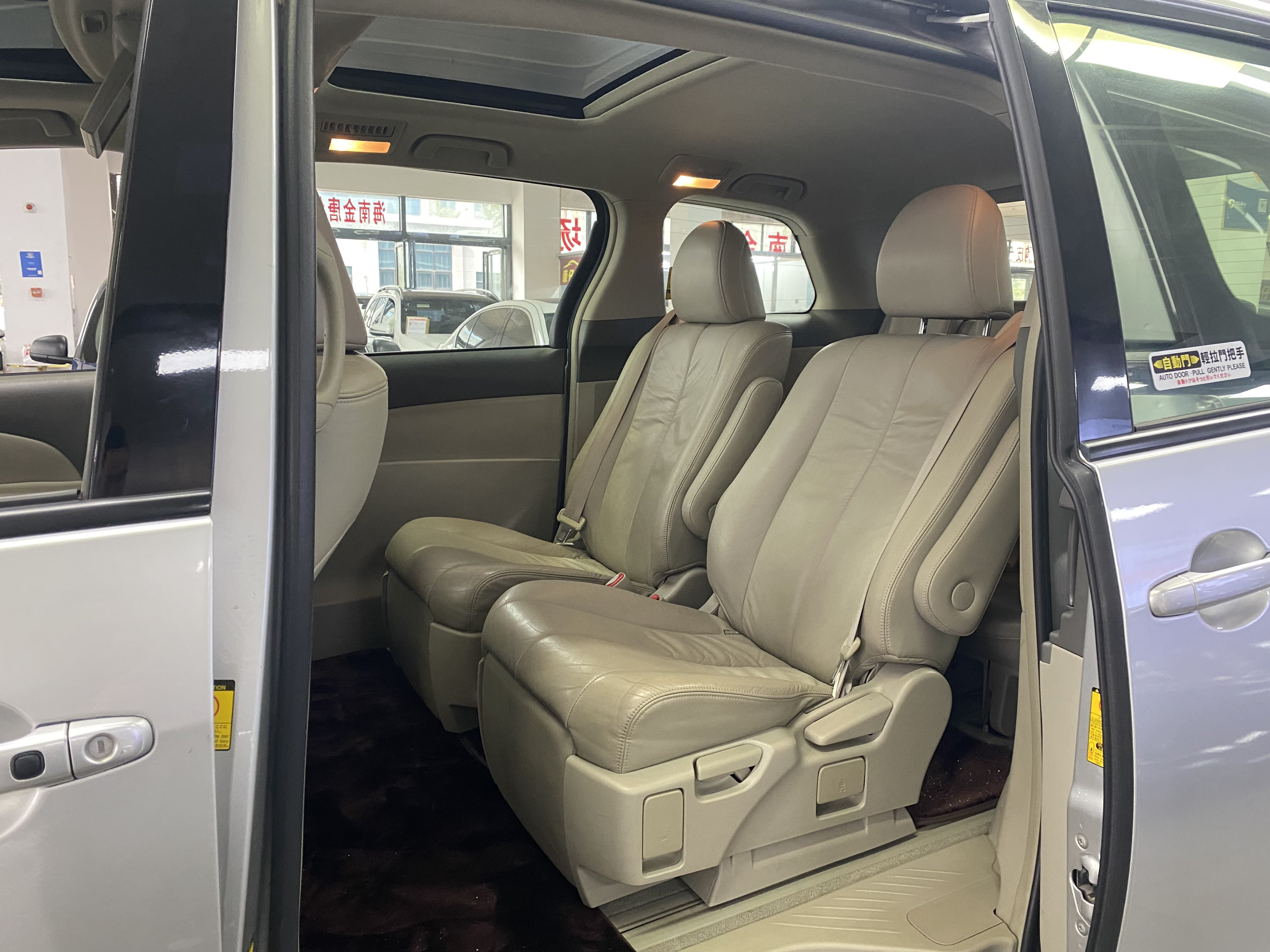 Toyota Previa 2012 car image #9