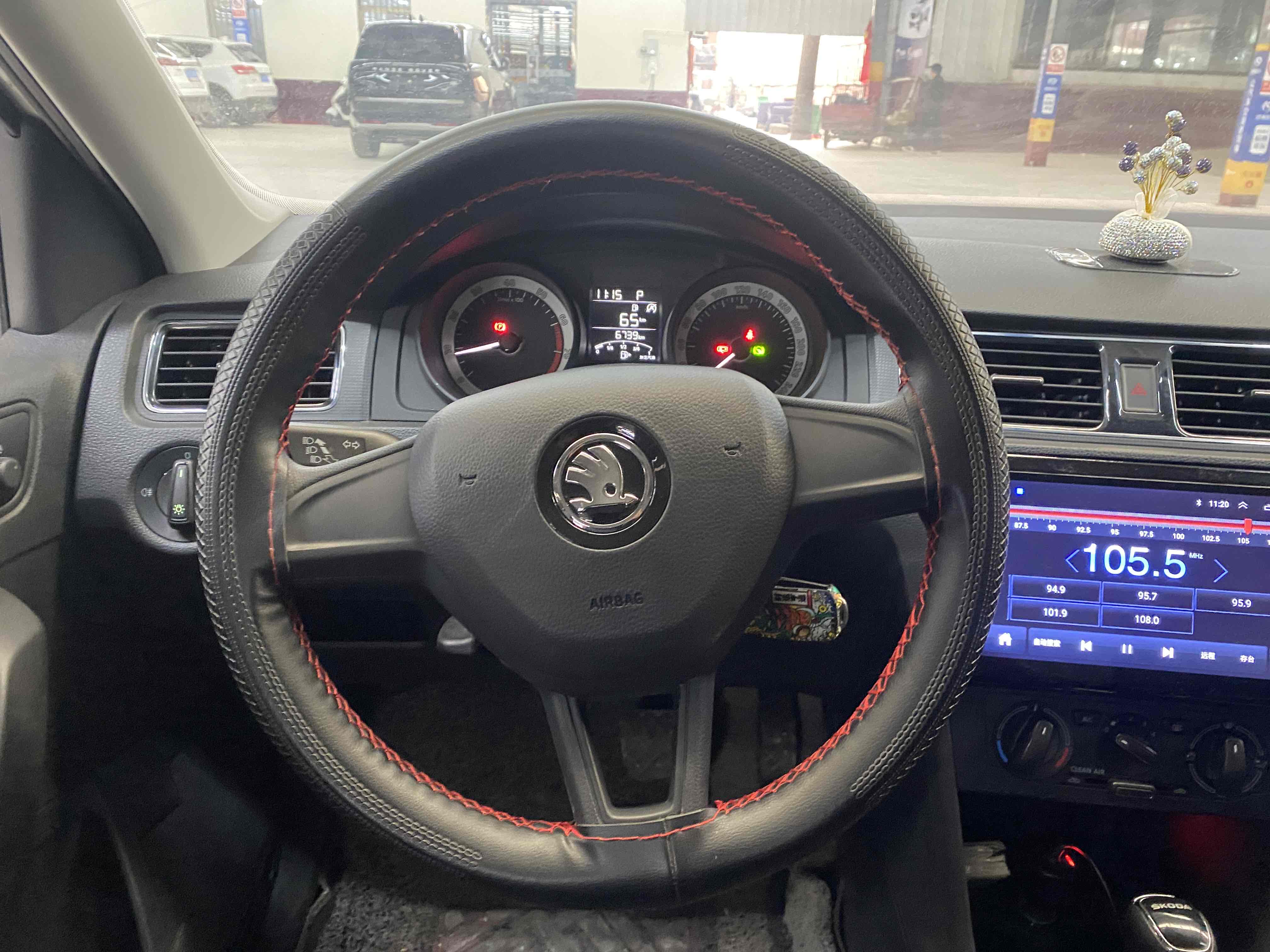 Skoda Rapid Spaceback 2019 car image #9