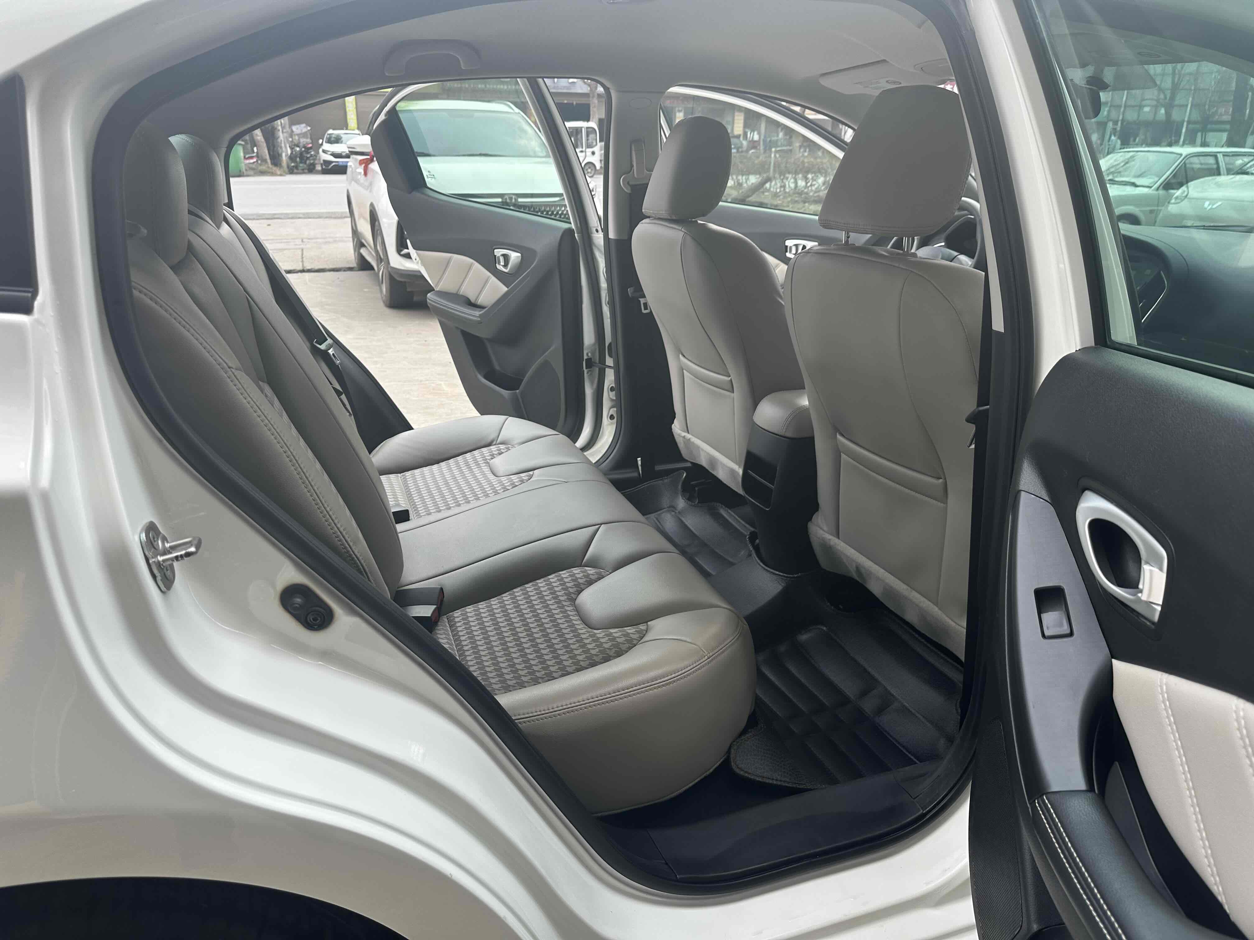 GAC Trumpchi GA3S 2017 car image #9