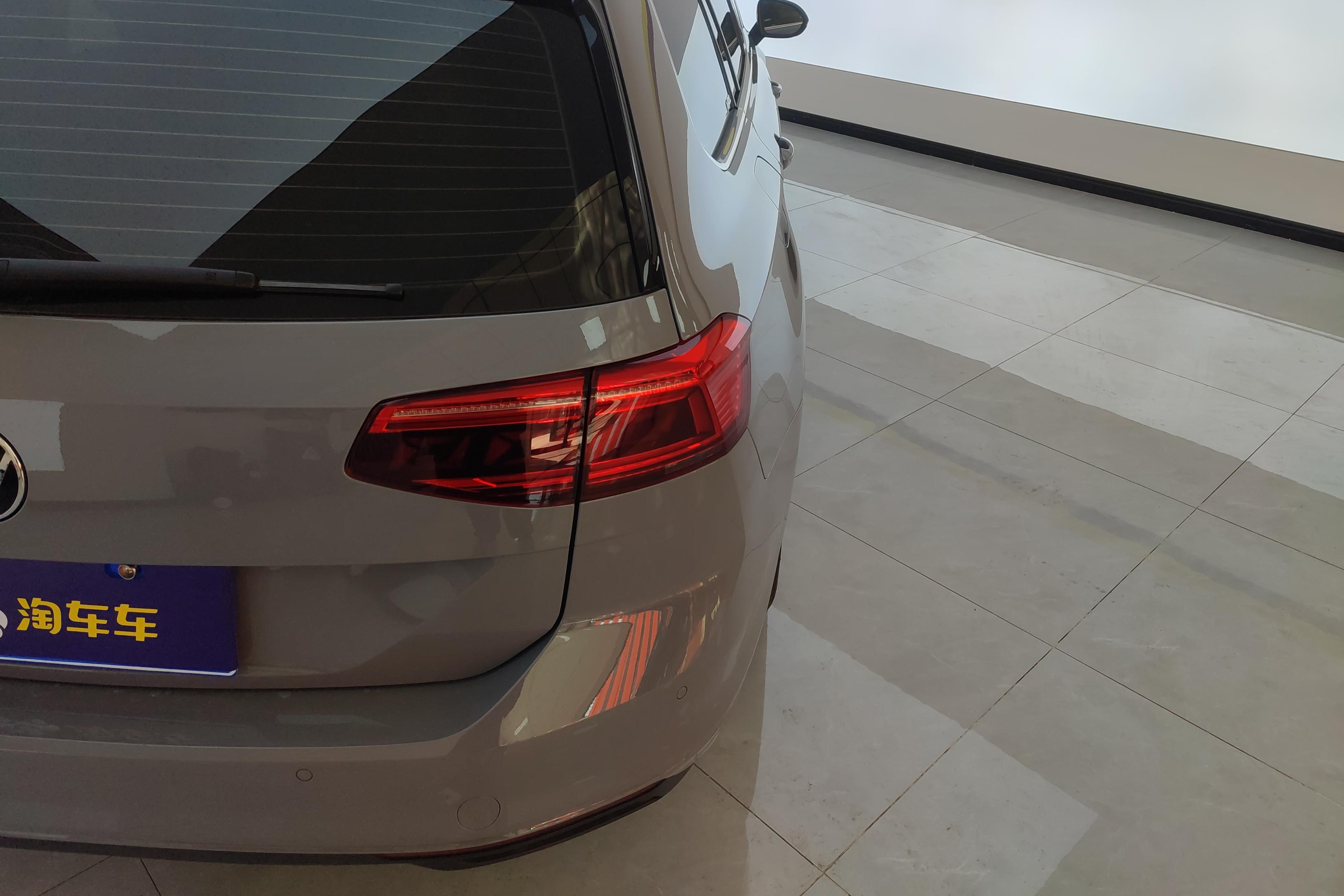 Volkswagen Passat Variant 2022 immagine di auto #9