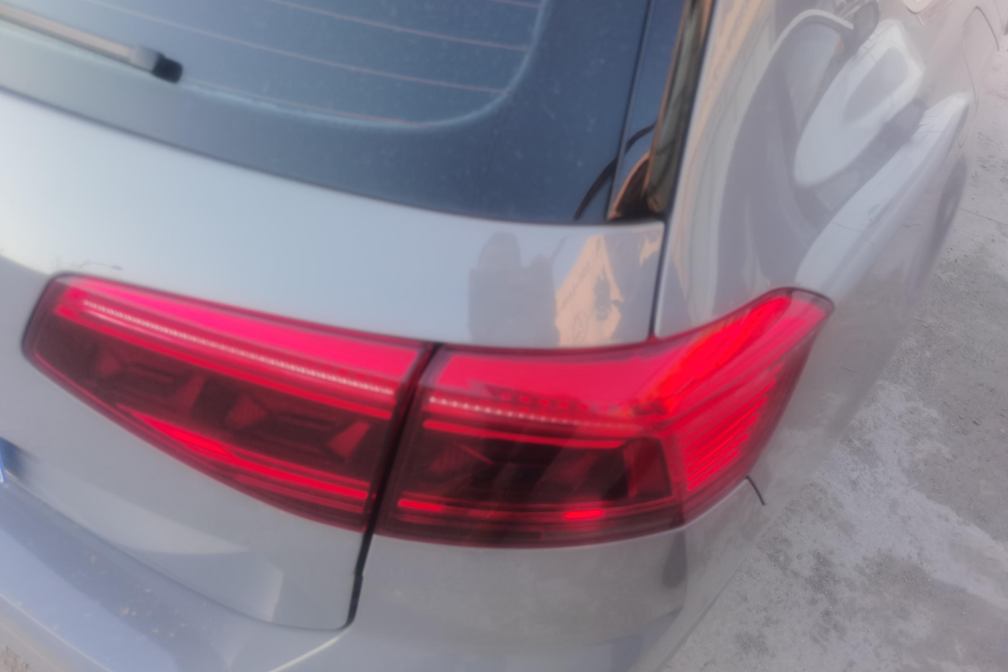 Volkswagen Passat Variant 2023 immagine di auto #9