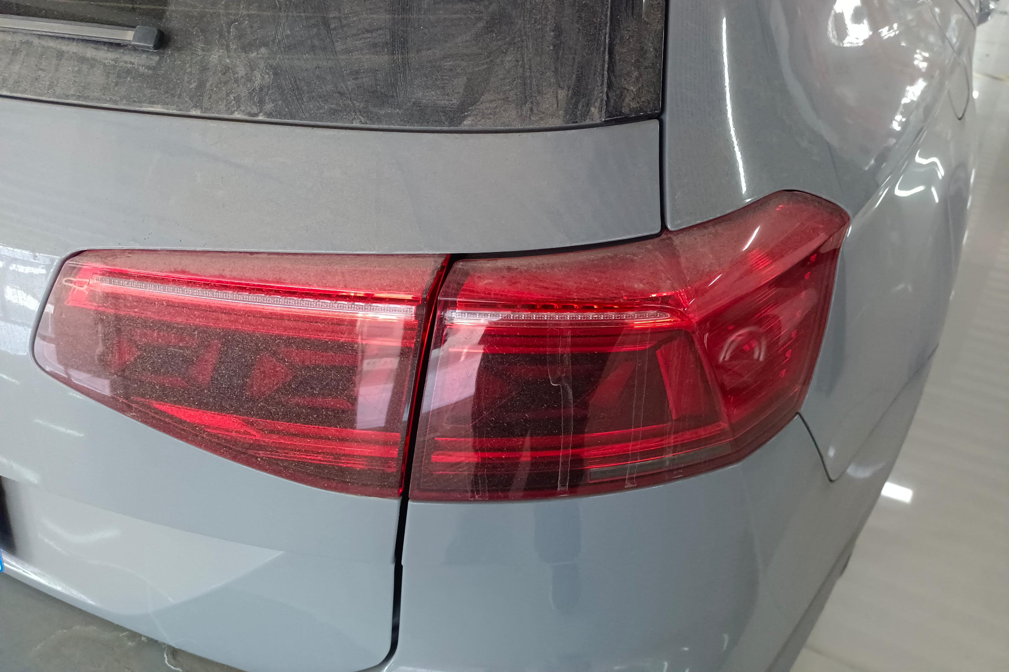 Volkswagen Passat Variant 2023 immagine di auto #9