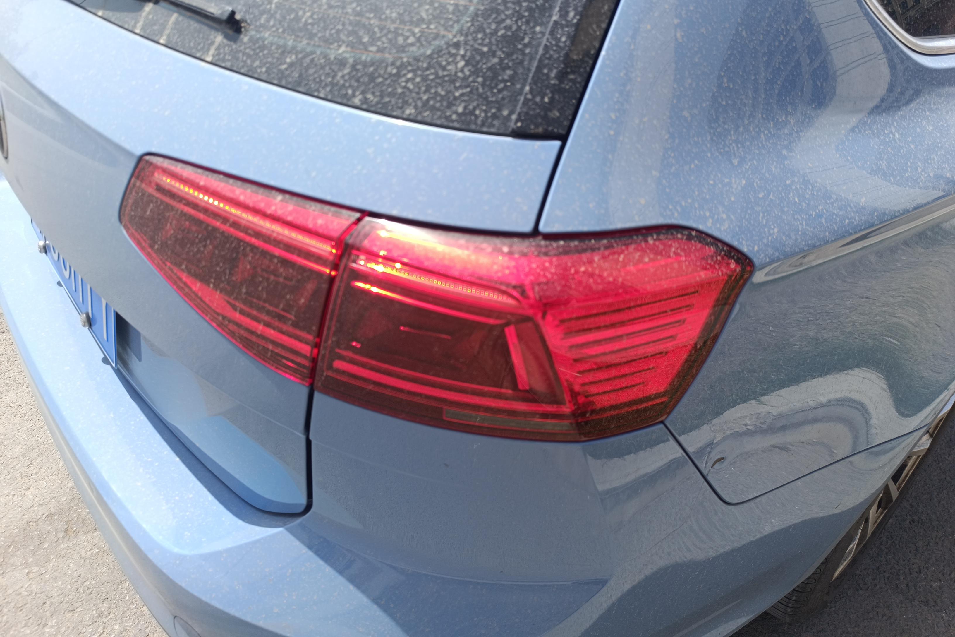 Volkswagen Passat Variant 2023 immagine di auto #9