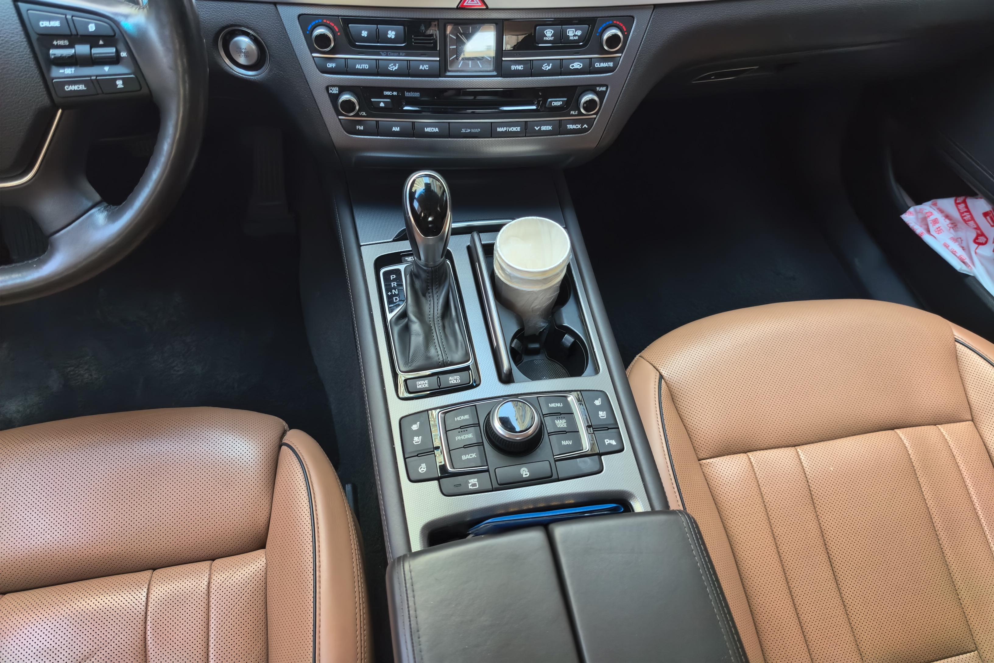 Hyundai Genesis 2015 car image #9