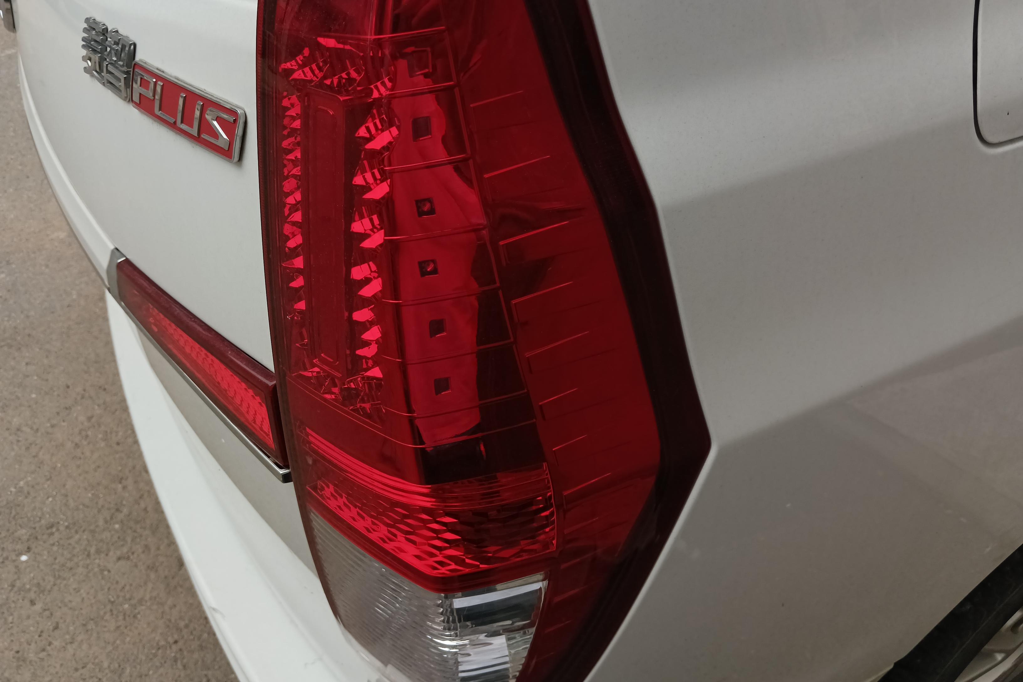 Forthing Lingzhi PLUS 2021 #9 Forthing Lingzhi PLUS 2021 car image #9