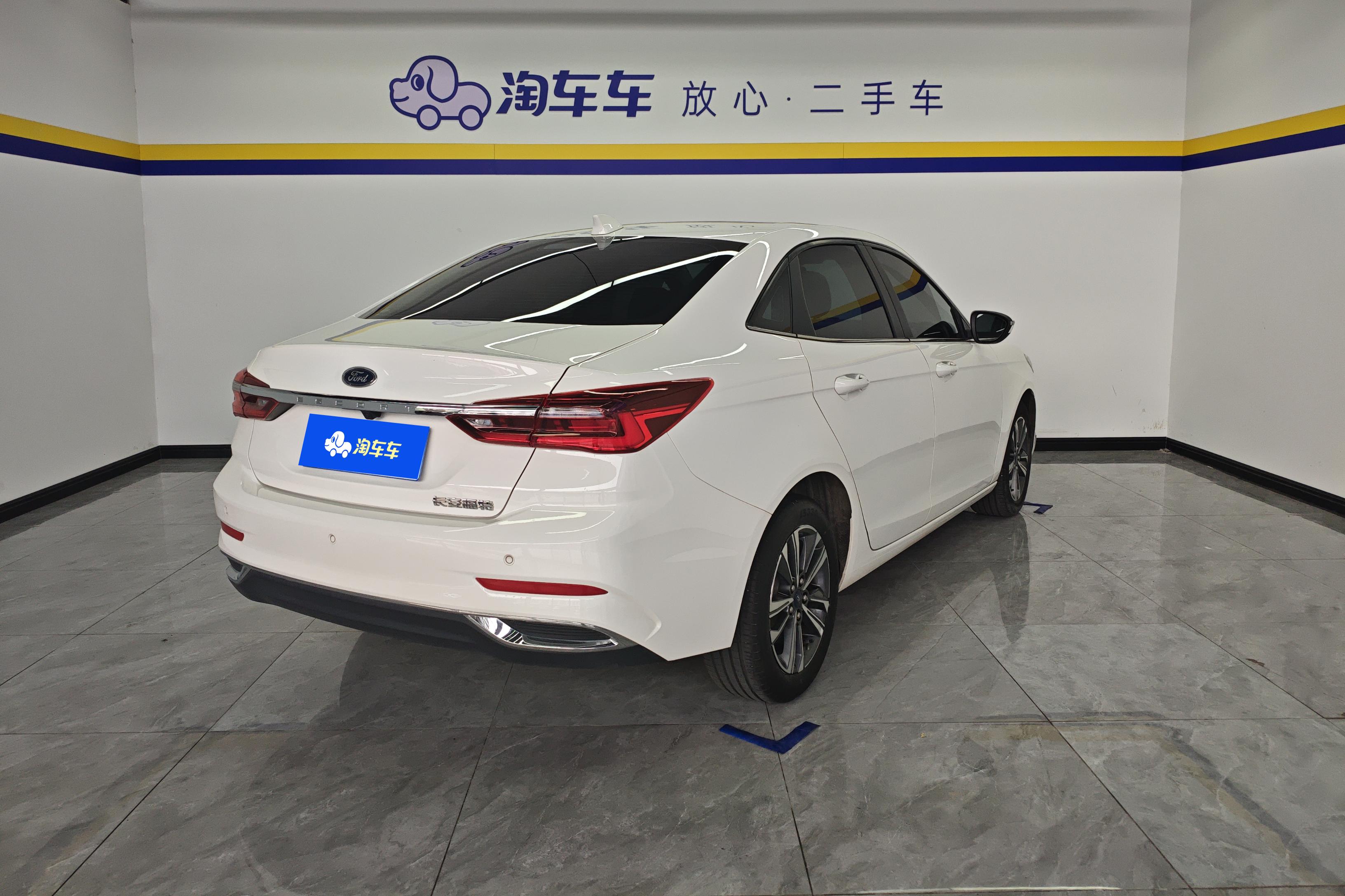 Ford Escort 2022 car image #9