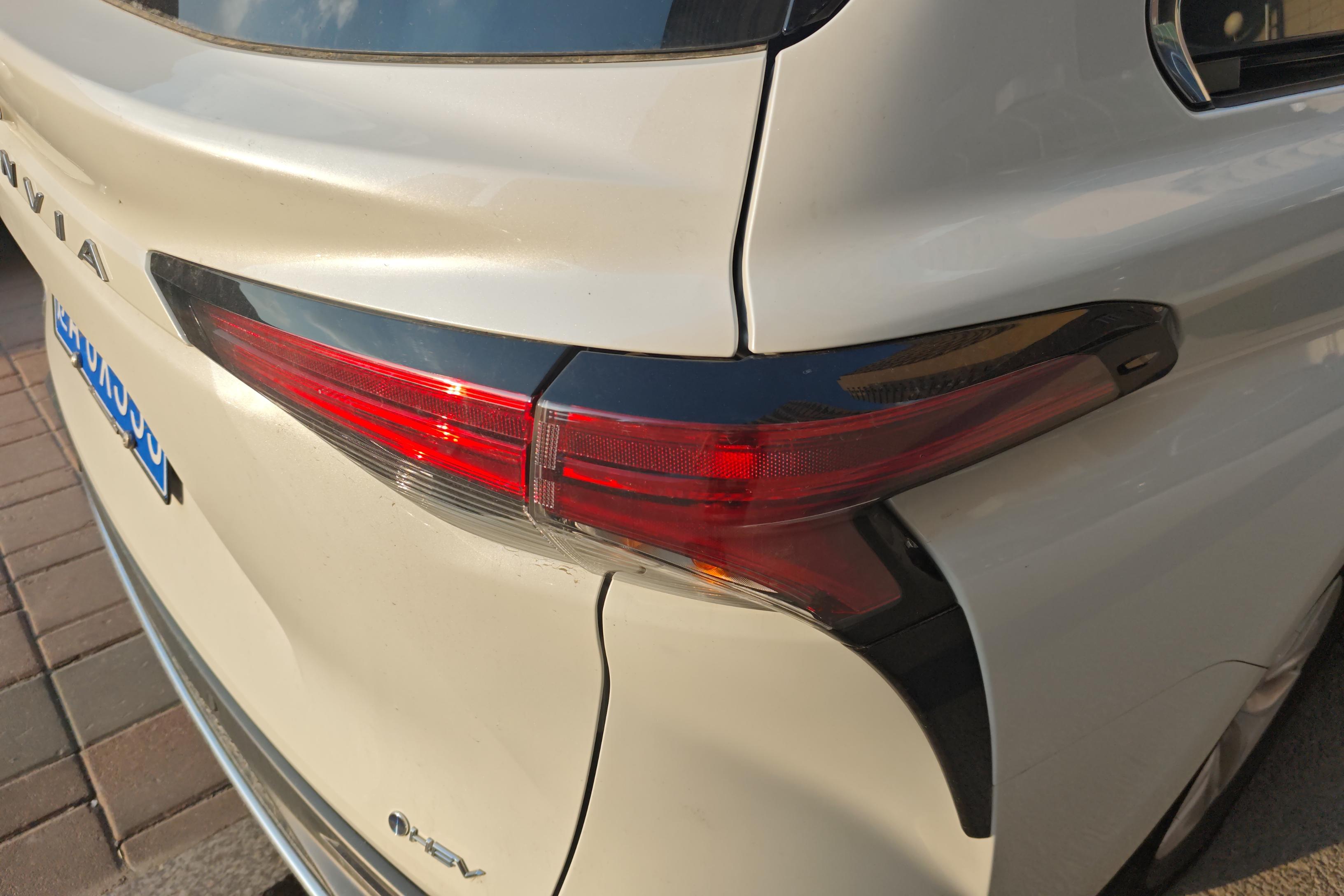 Toyota Granvia 2024 car image #9