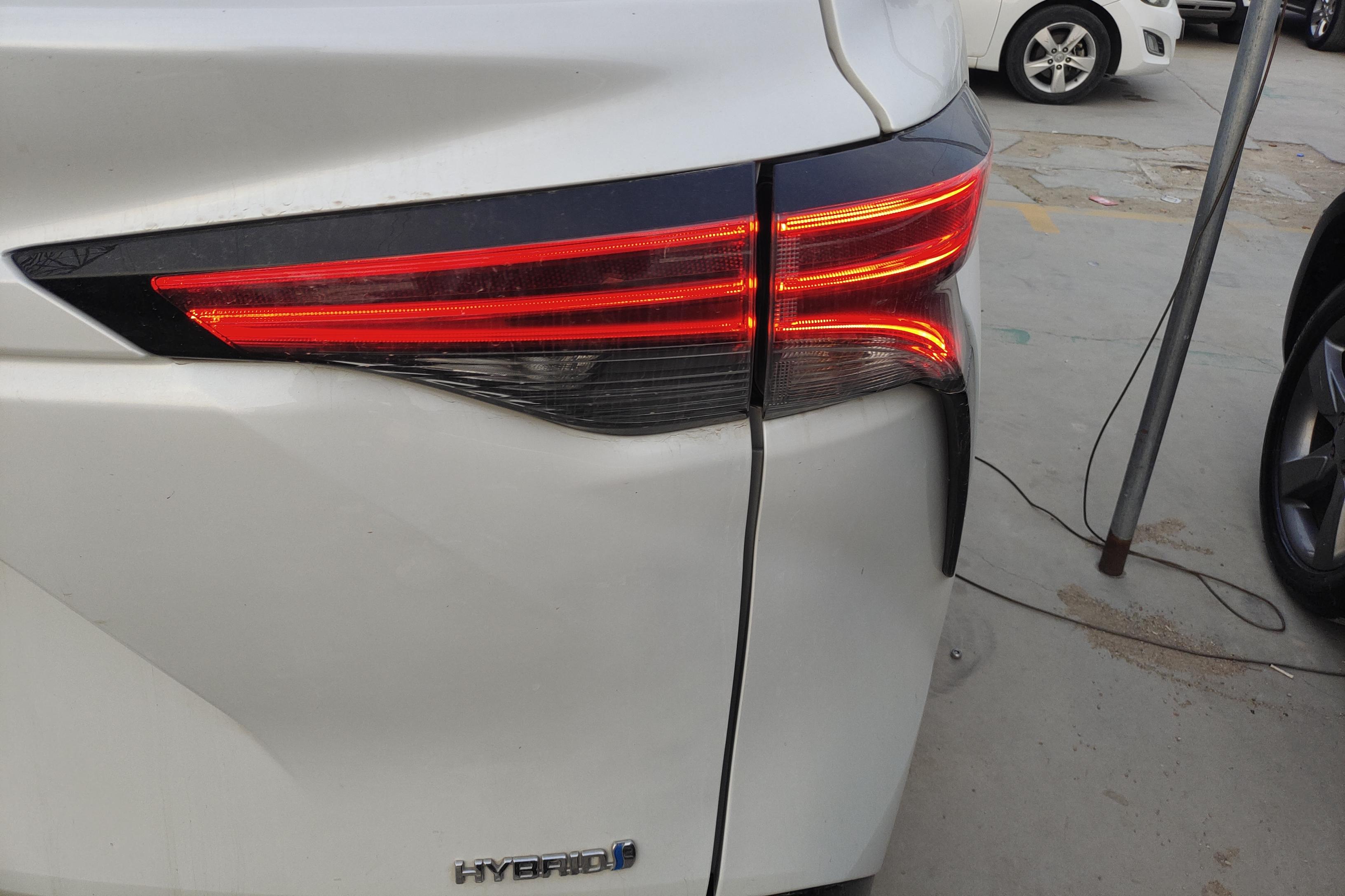 Toyota Granvia 2023 car image #9