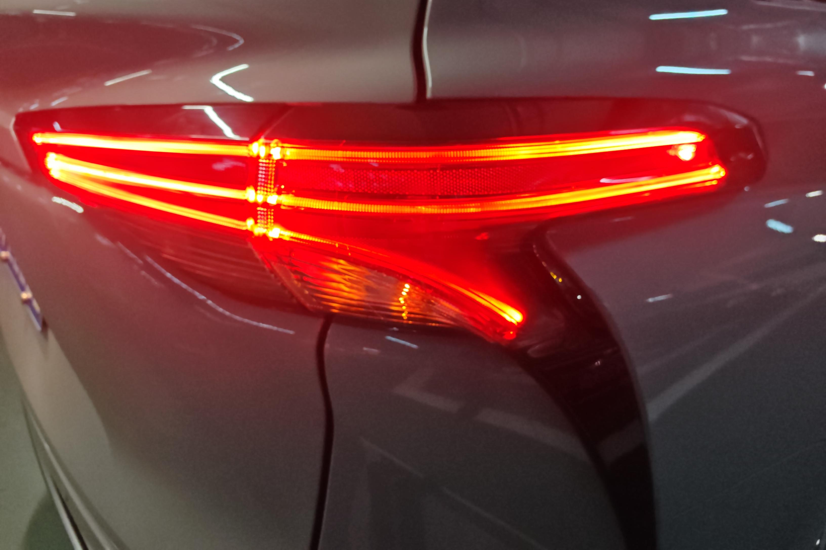 Toyota Granvia 2023 car image #9