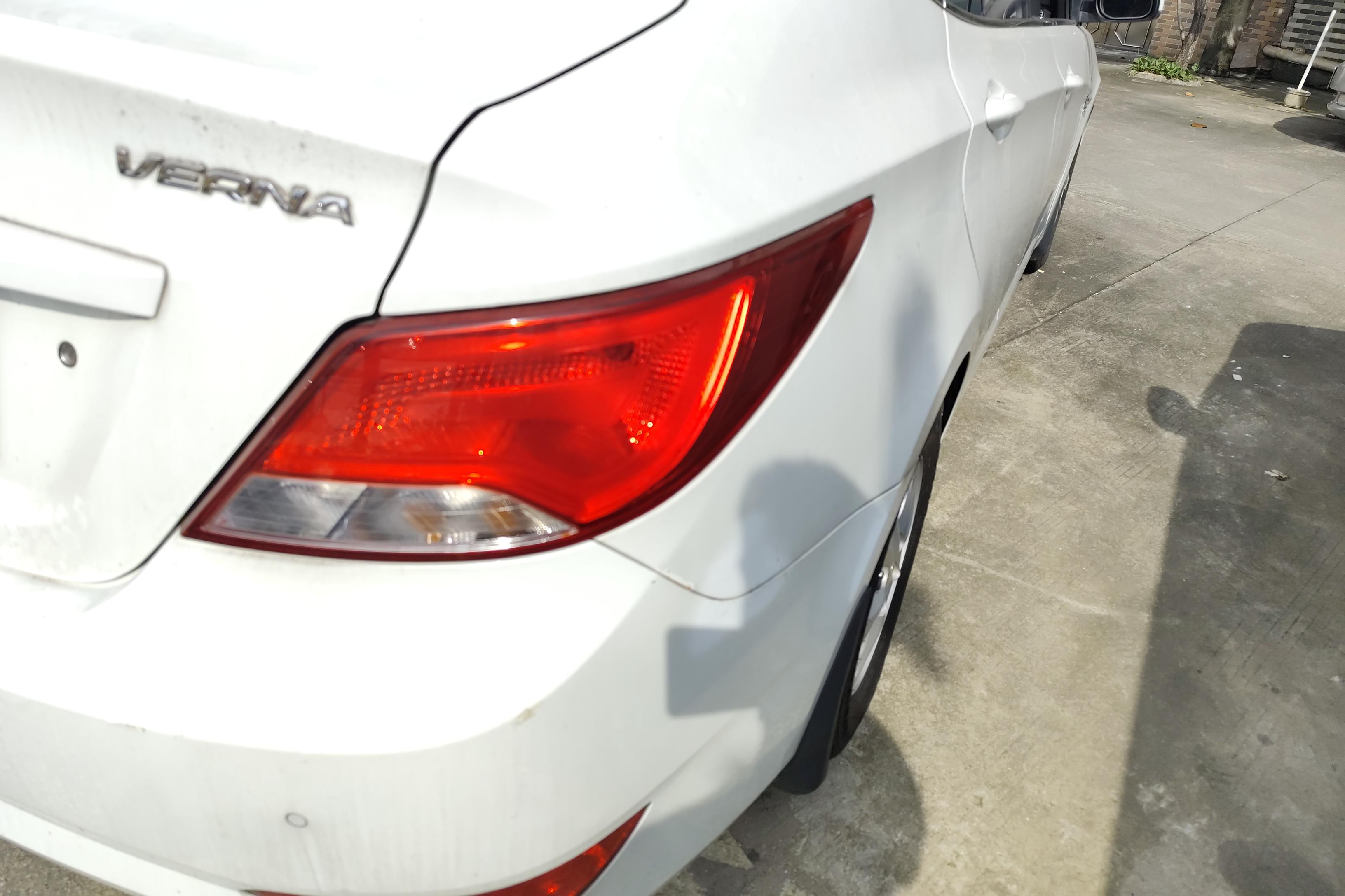 Hyundai Reina 2016 car image #9