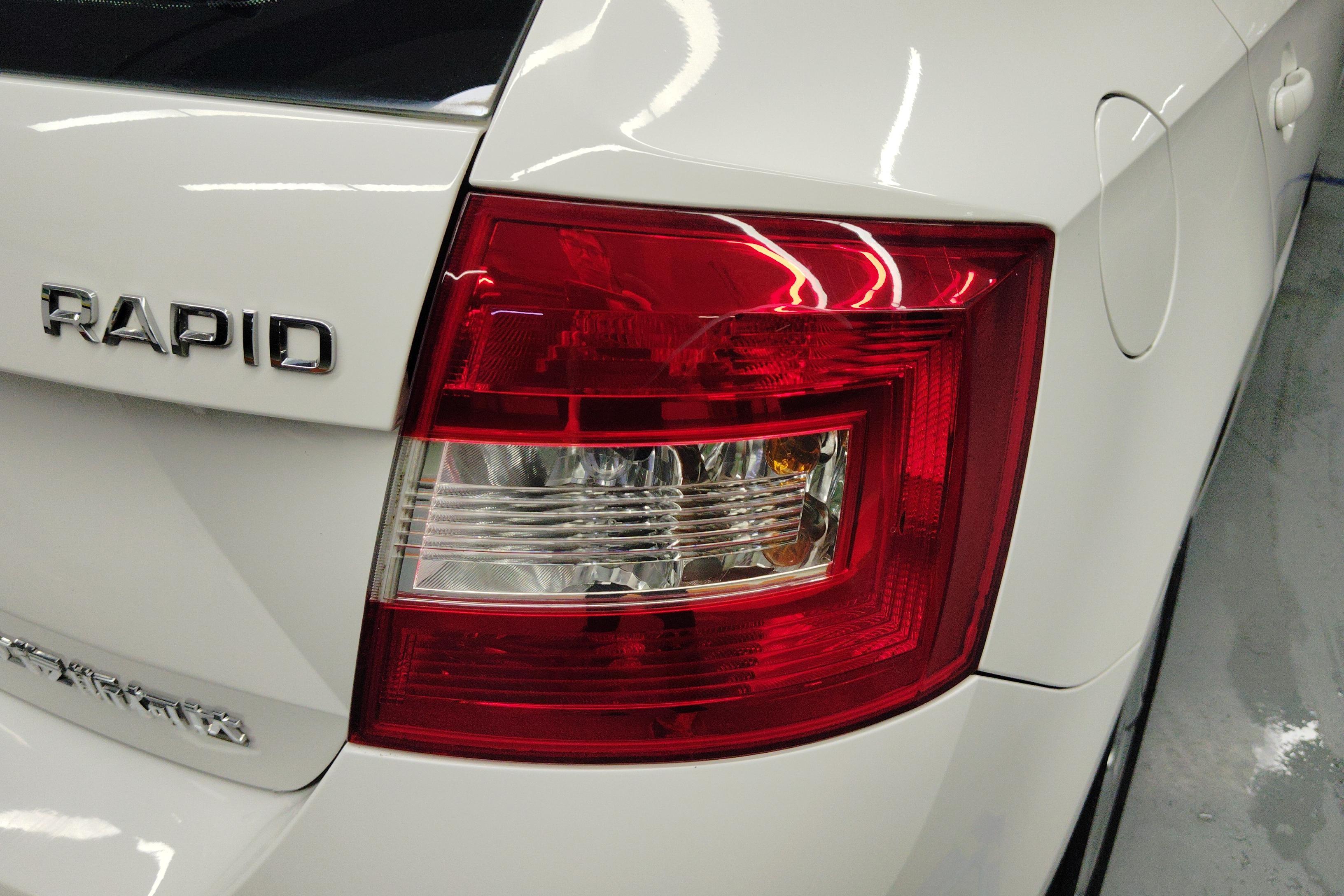 Skoda Rapid Spaceback 2016 car image #9